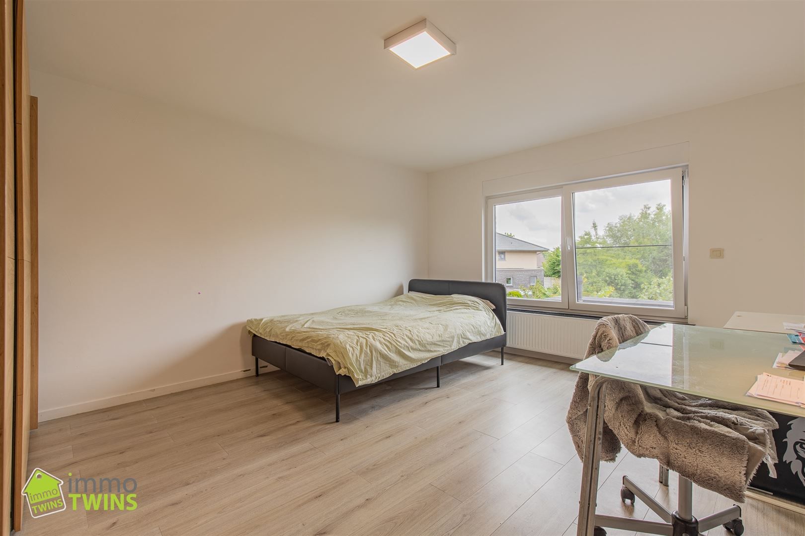 Instapklare gezinswoning  met 5 slaapkamers en een ruime zonnige tuin. foto 13