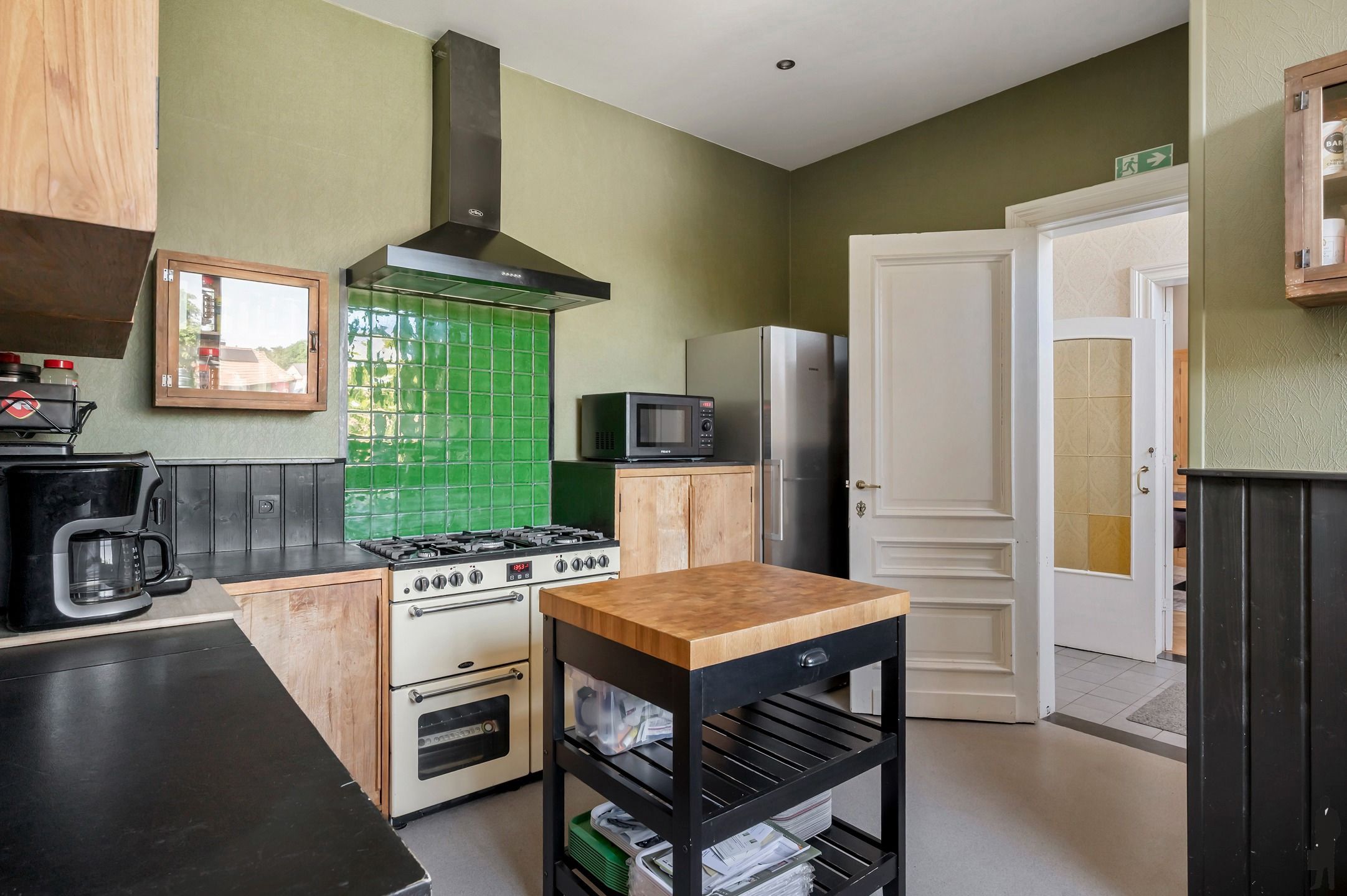 Karaktervol herenhuis met handelsruimte en 6 slaapkamers. foto 10