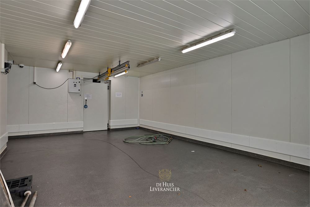 RUIM handelspand in het centrum van Hove foto 7