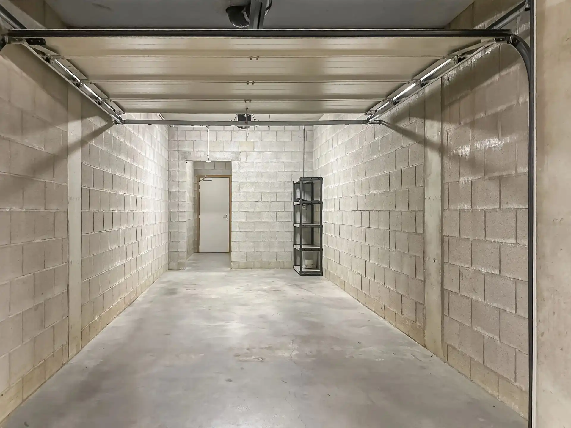 Zeer ruim instapklaar appartement met open uitzicht – 2 slpk – groot terras – garagebox + berging foto 22