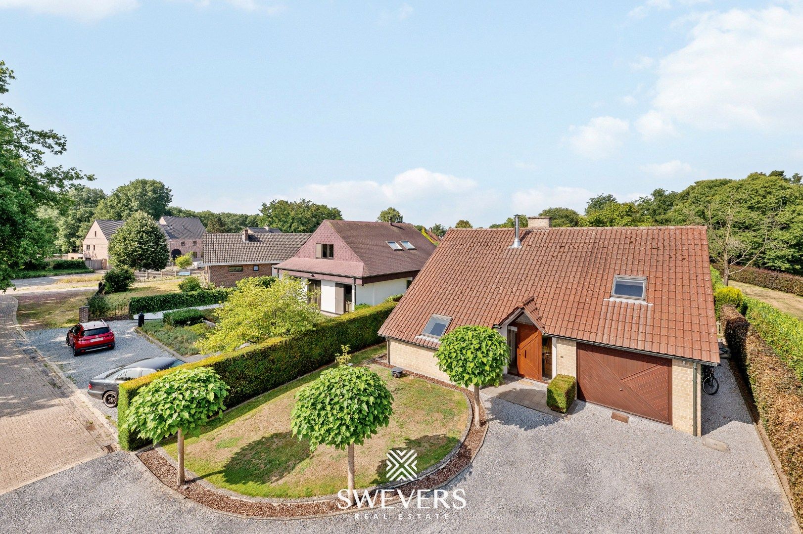 Ruime, instapklare woning op knap perceel van 14a 43ca in Helchteren  foto {{pictureIndex}}