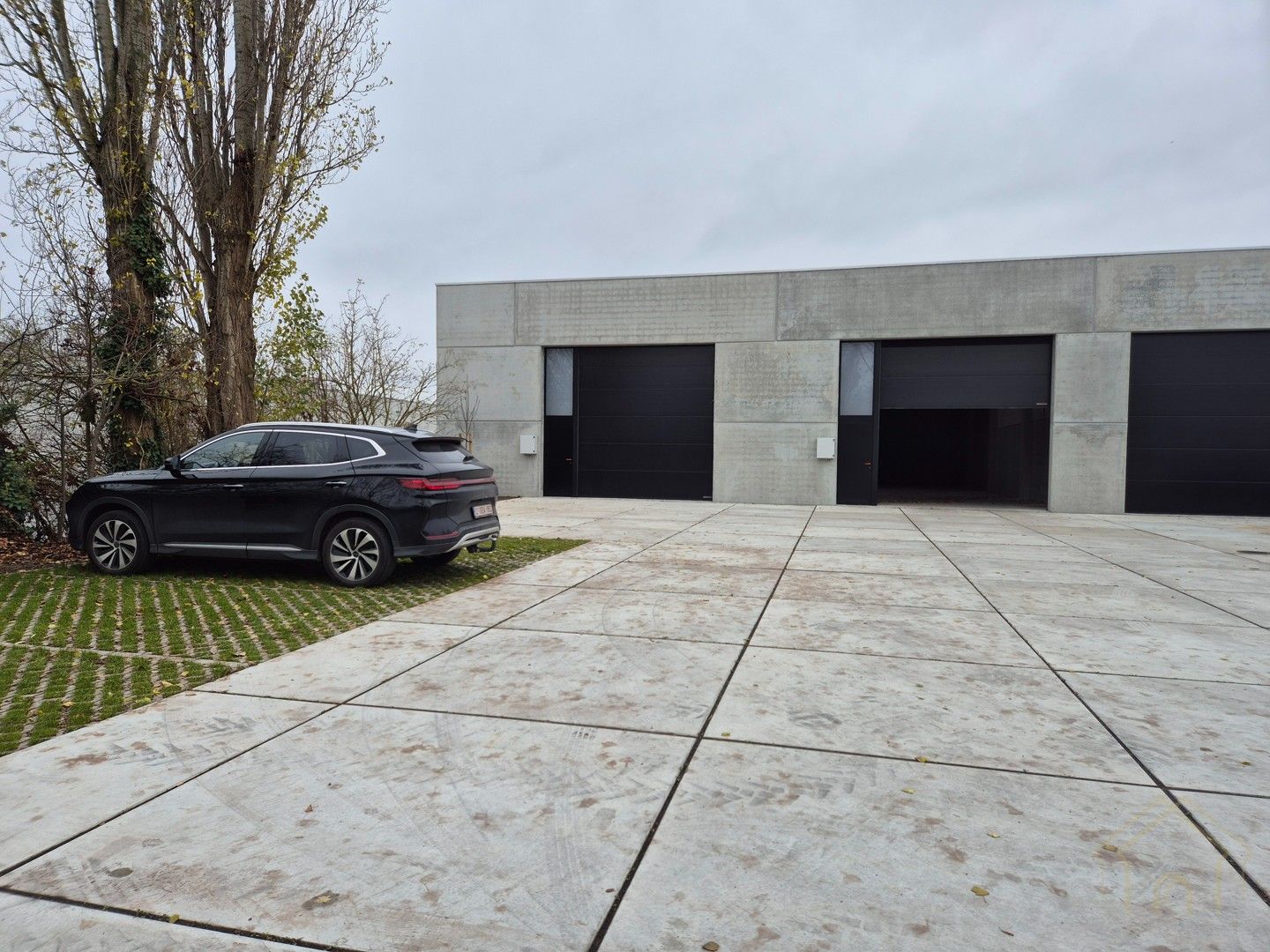 KMO-Unit te koop foto {{pictureIndex}}