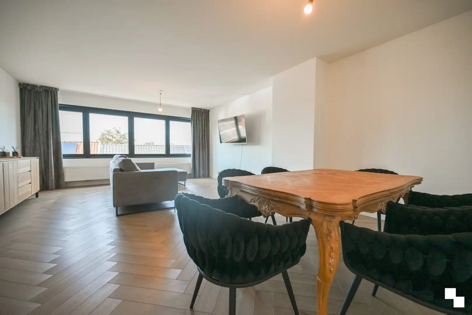 Volledig gerenoveerd appartement met drie slaapkamers te centrum Izegem foto 13