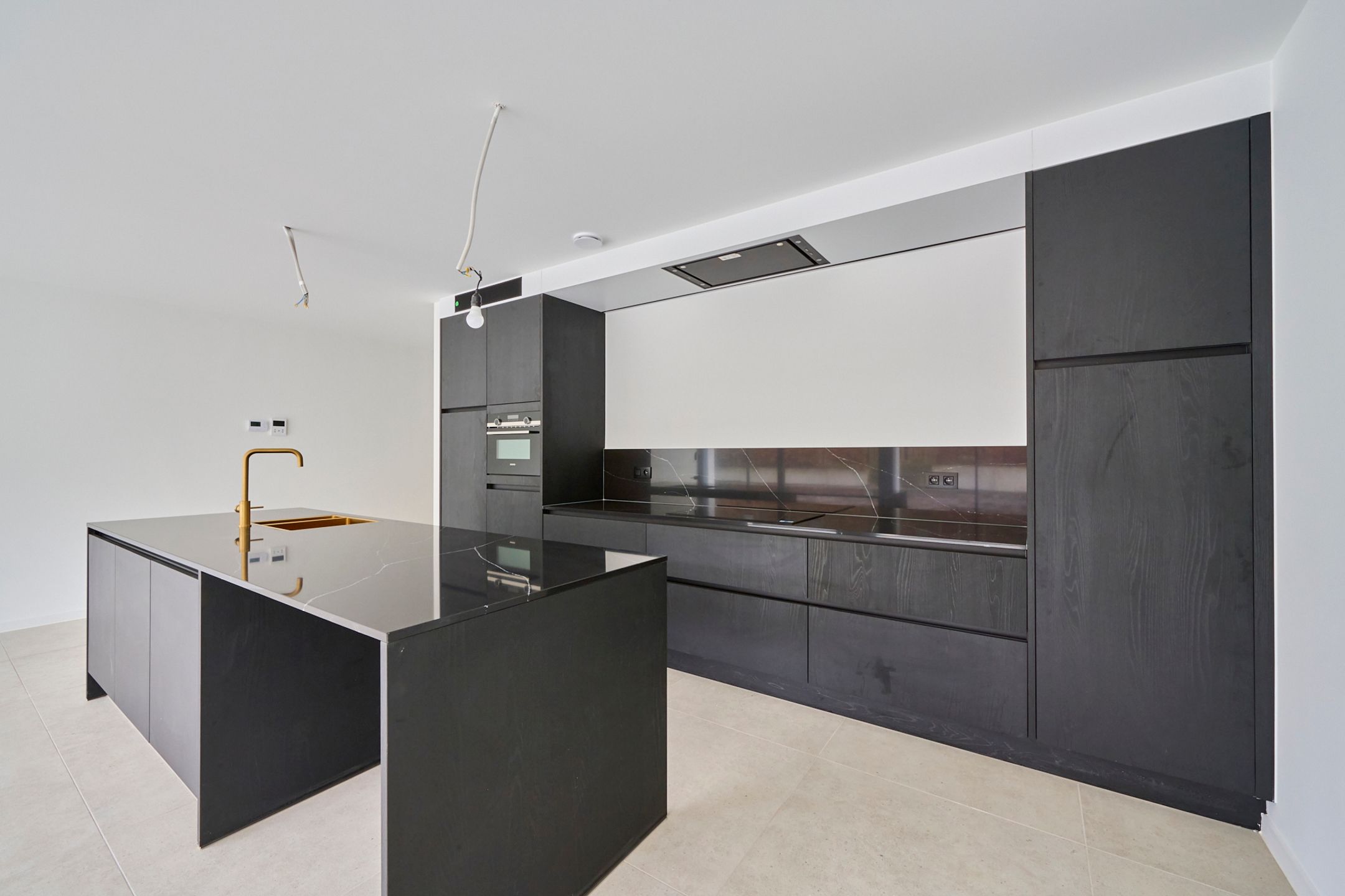 Gerenoveerd glv appartement (125m²) + zuidgerichte tuin foto {{pictureIndex}}