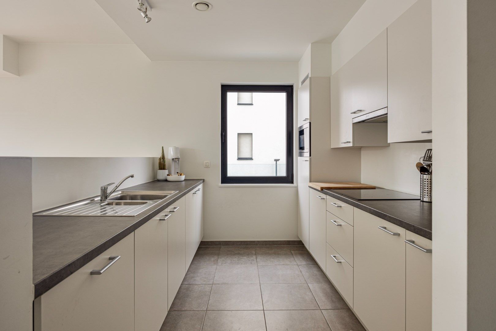 Hoekappartement met zich op water, zuidgericht terras en 2slaapkamers en autostaanplaats foto 3