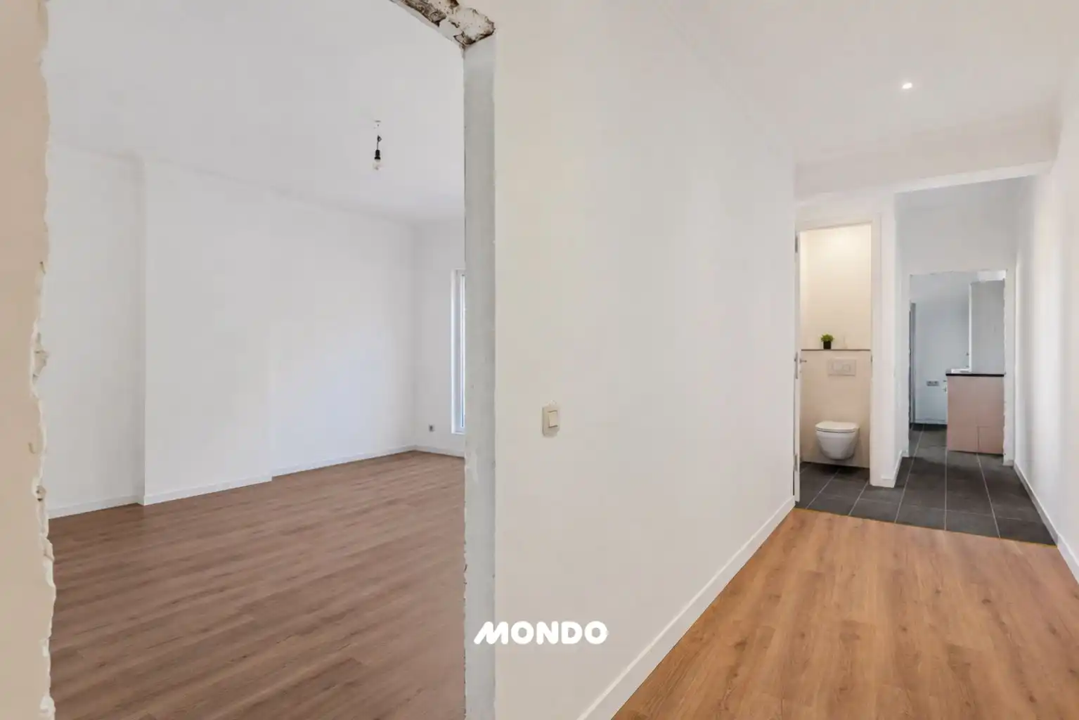 Gerenoveerd appartement met 2 slaapkamers! foto 9