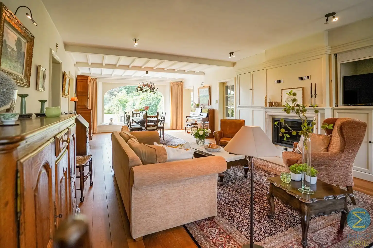 Exclusieve villa met bijgebouwen op 6.660m² grond foto 3