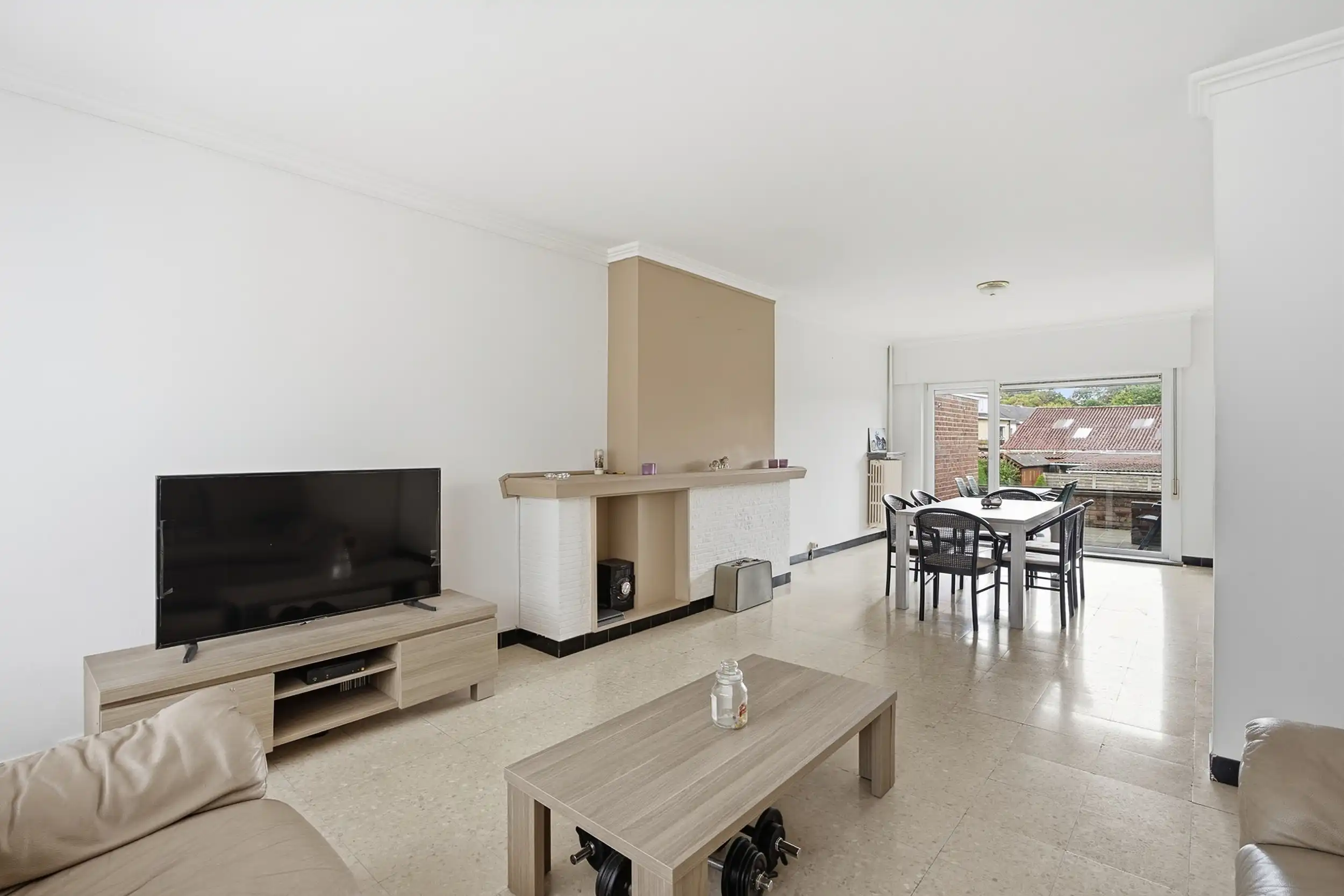 Ruime woning met 4 slpk, kelder en tuin te Tielt foto 2