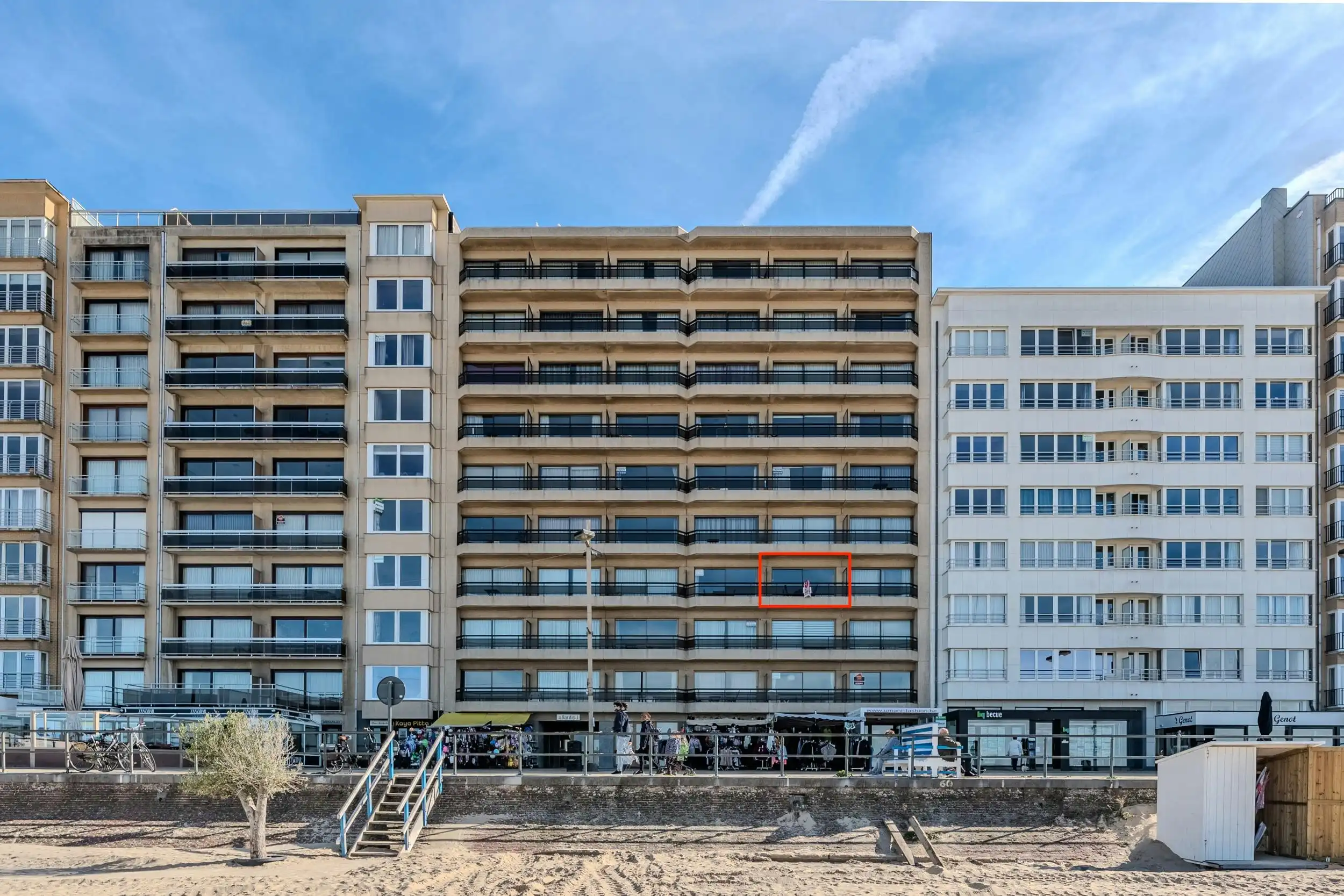 Lichtrijke studio met terras en fenomenaal frontaal zeezicht te koop! foto 3