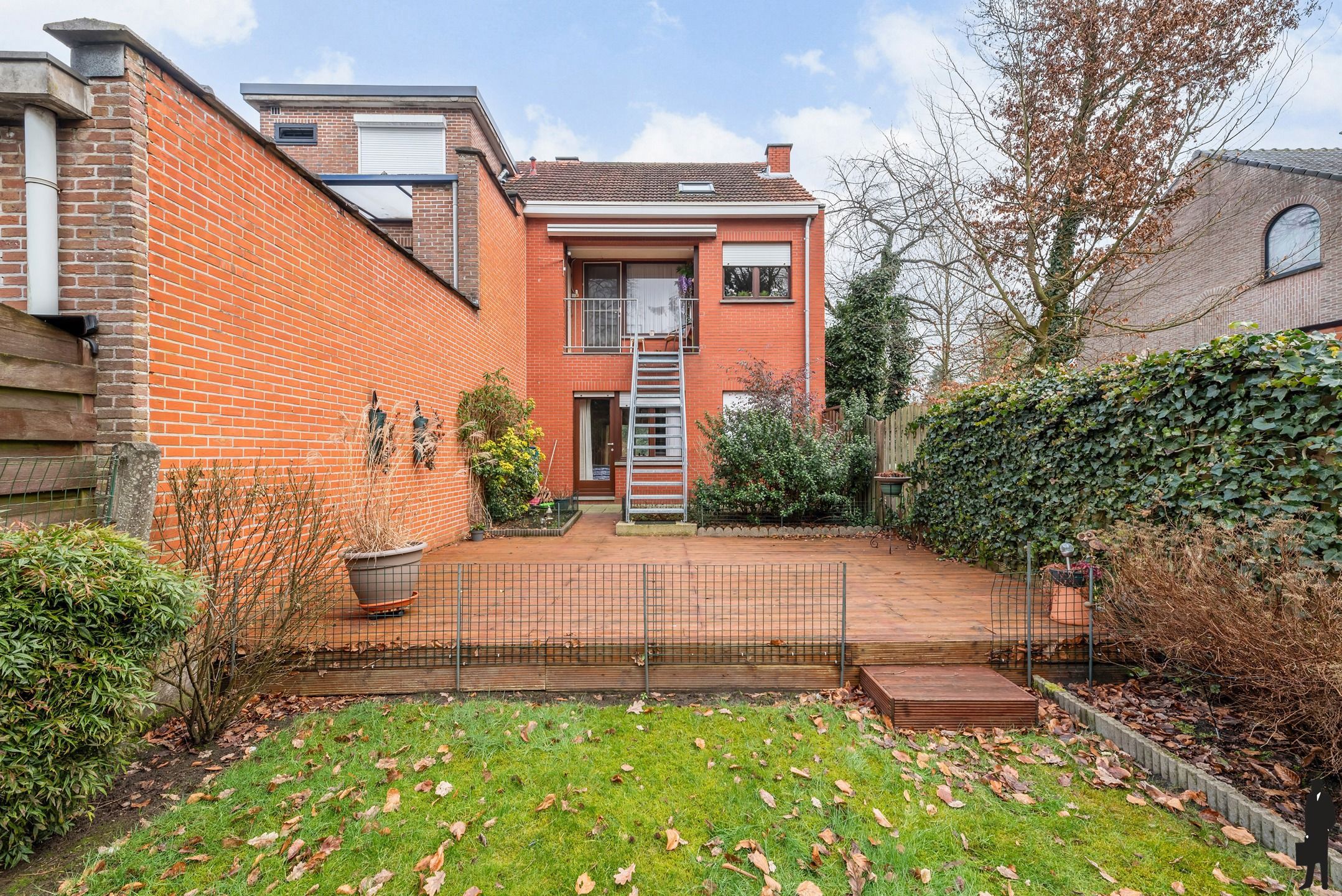 Te renoveren ruime bel-etagewoning op ca. 315 m² met veel potentieel en diepe besloten tuin! foto 15