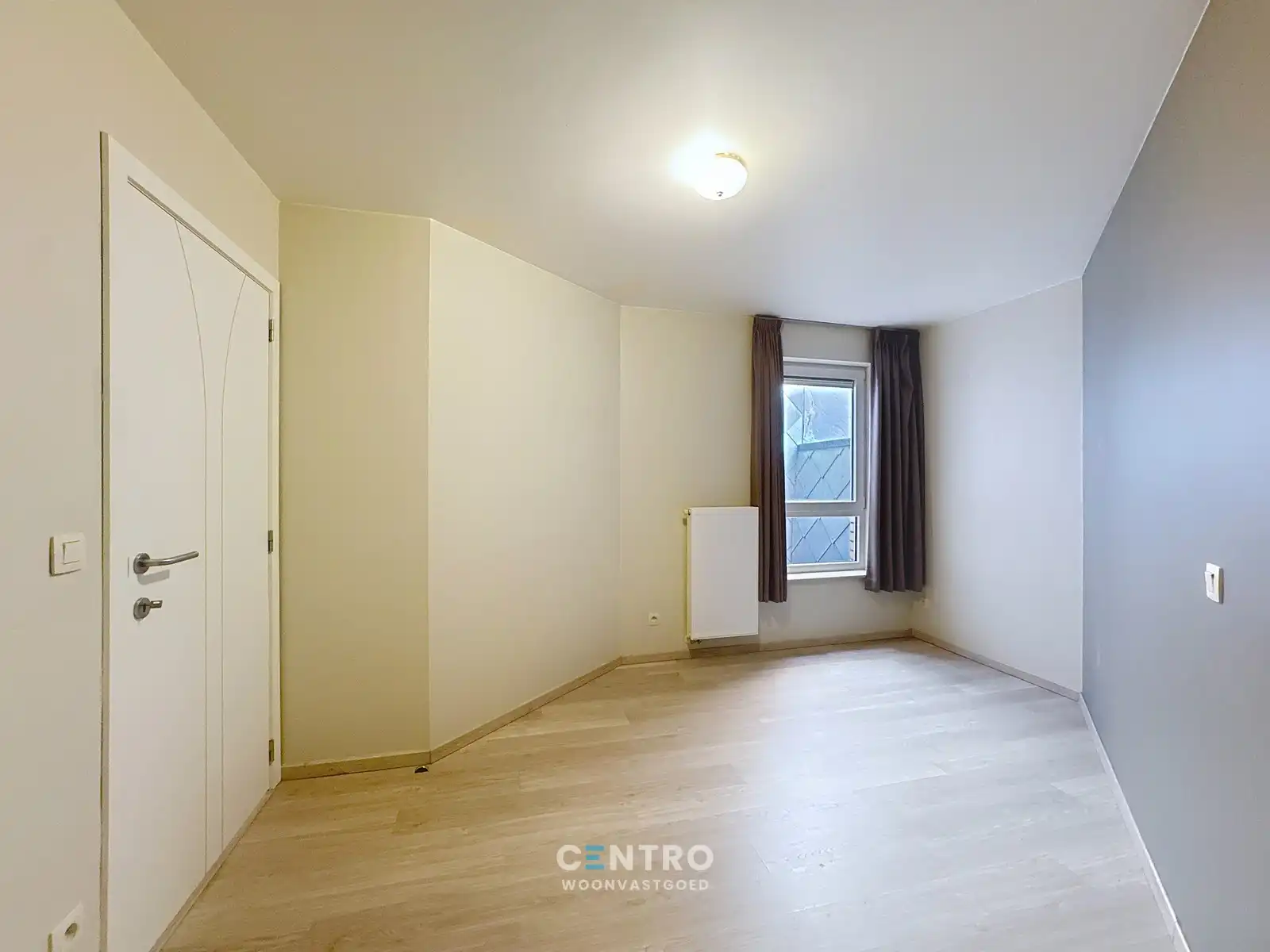 CENTRAAL gelegen appartement met 3 slpks en 2 badks! foto 12