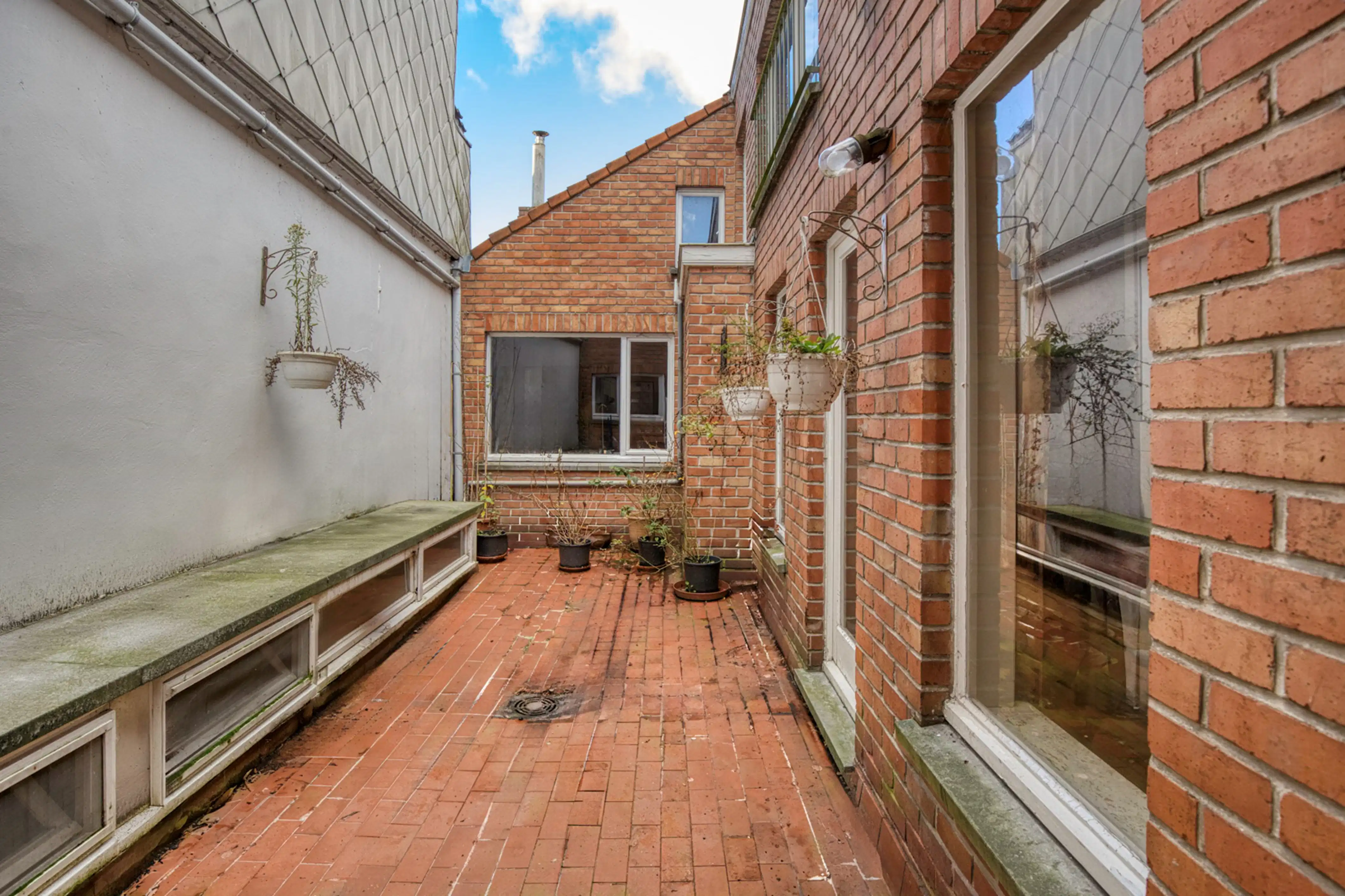 Handelshuis met ruim appartement en 2 garages foto 15