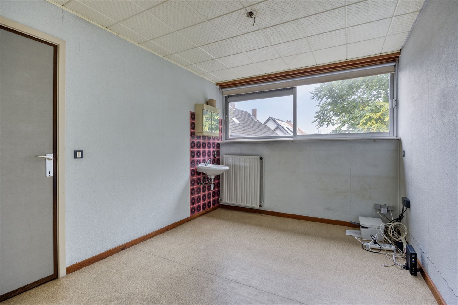 Vrijstaande woning in 70s stijl op een uniek perceel van 15a93ca met 5 slaapkamers, inpandige garage en riante tuin, gelegen op een rustige toplocatie nabij het centrum van Maaseik. foto 28