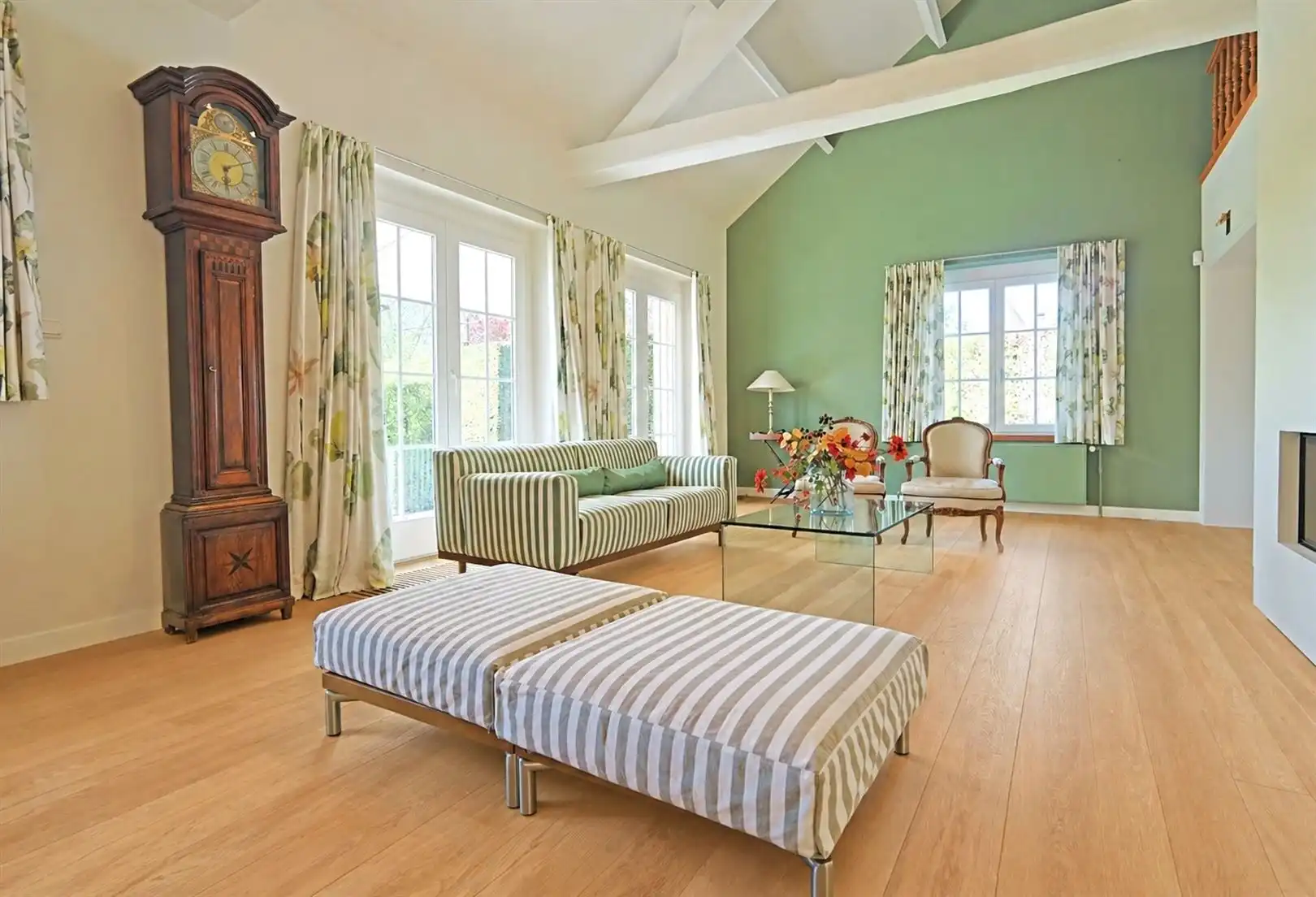 Tijdloze villa in het groen nabij de stad foto 6