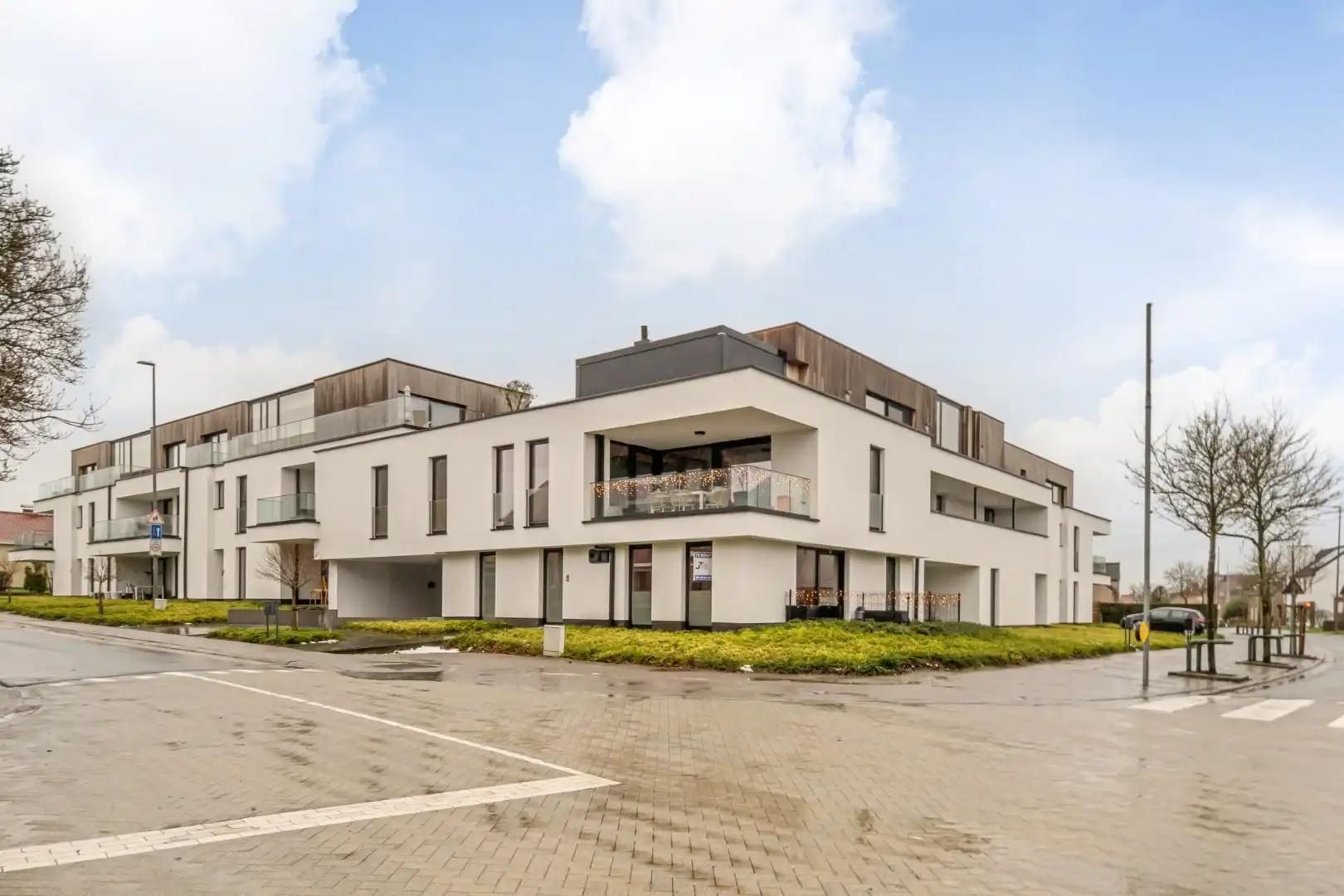 Recent, gelijkvloers appartement in een stijlvolle residentie mét ondergrondse parkeerplaats en kelderberging!  foto 3