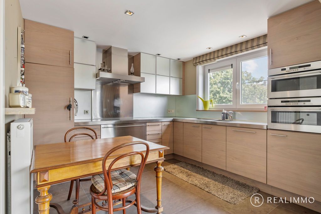 Ruim appartement met garage! foto 9
