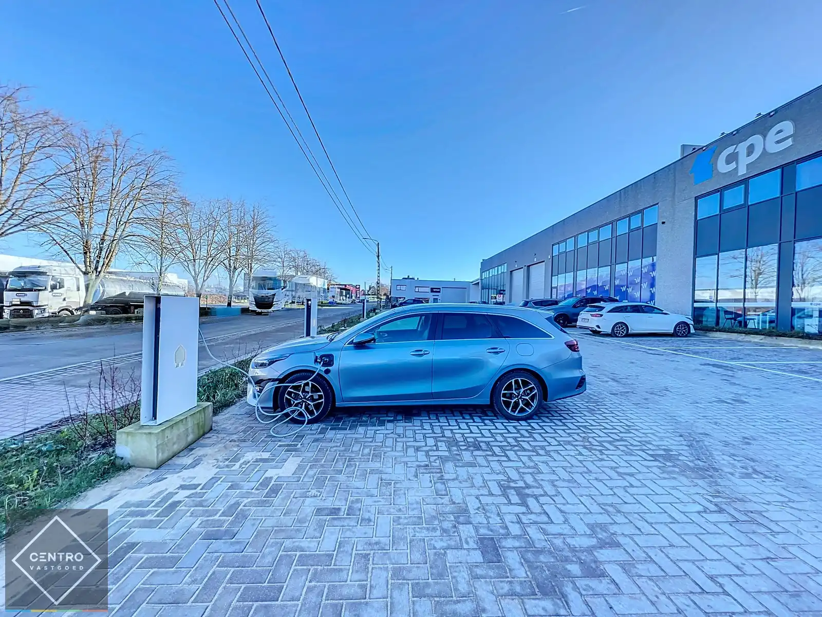 Laatste ENERGIEZUINIGE kantoorruimte (± 210 m²) TE HUUR op zichtlocatie te Vichte. Laadpalen, warmtepompen etc. foto 3