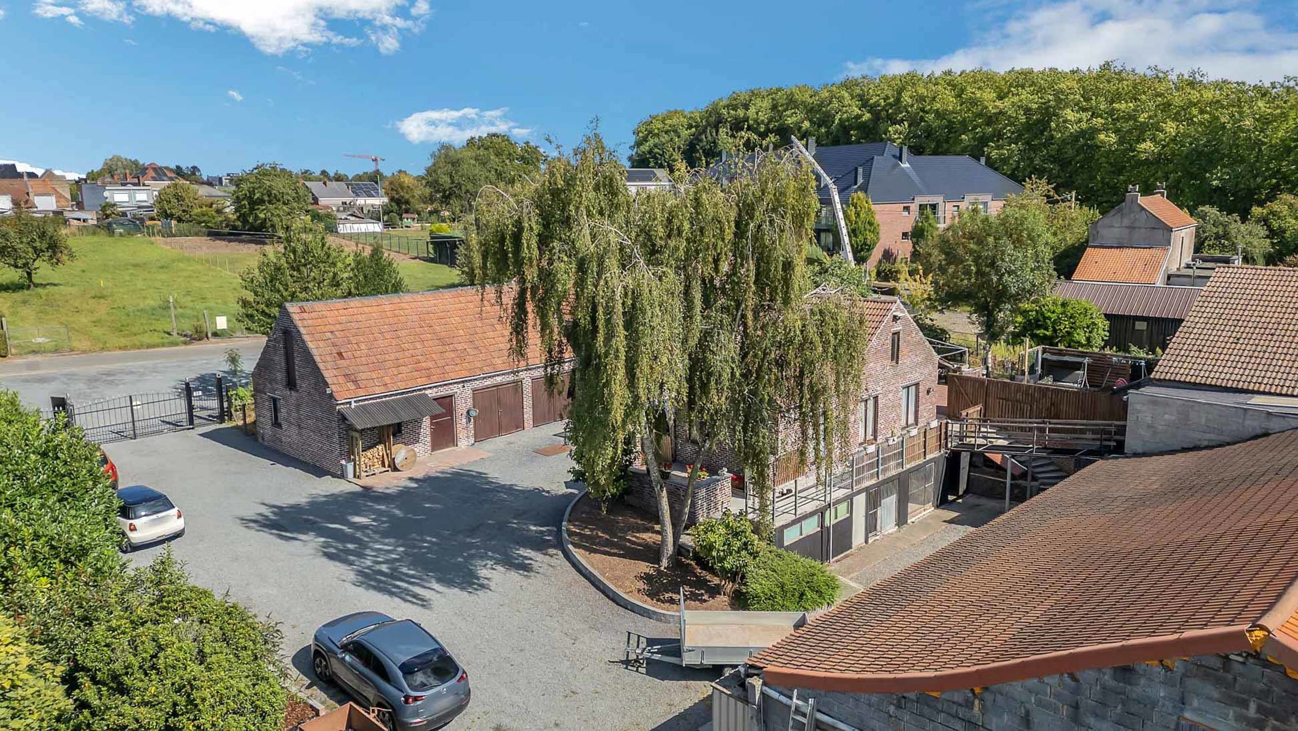 Uitzonderlijke woning met 5 slaapkamers  volledig onderkelderd foto 2