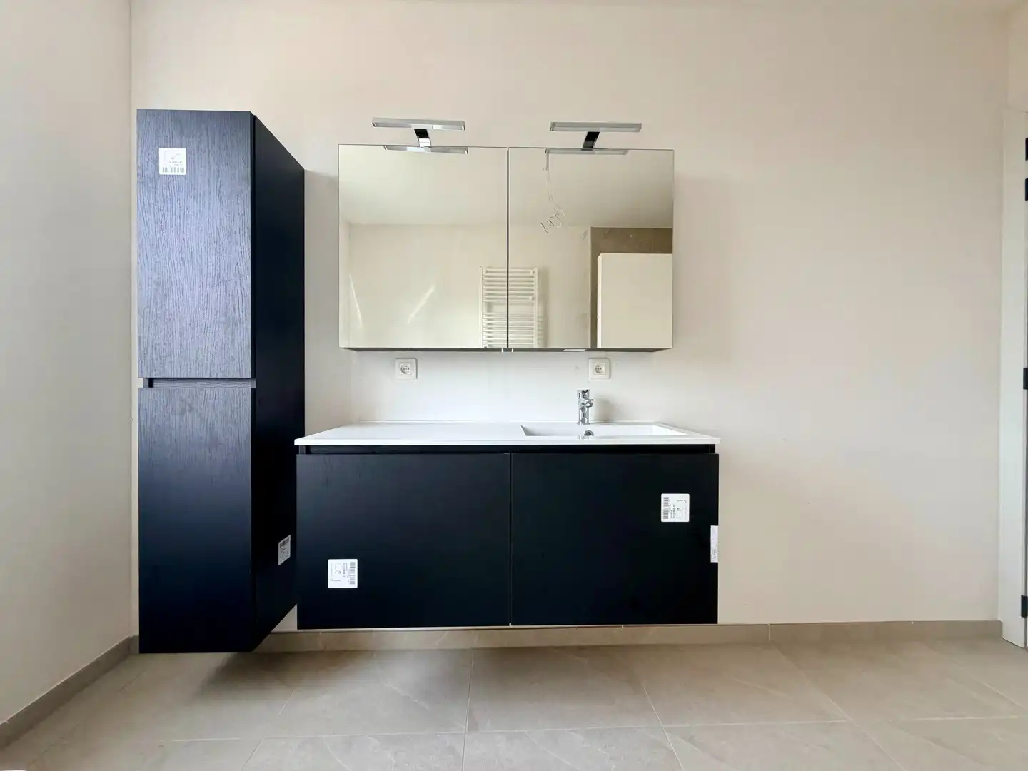 Uitzonderlijk ruime halfopen woning! foto 24