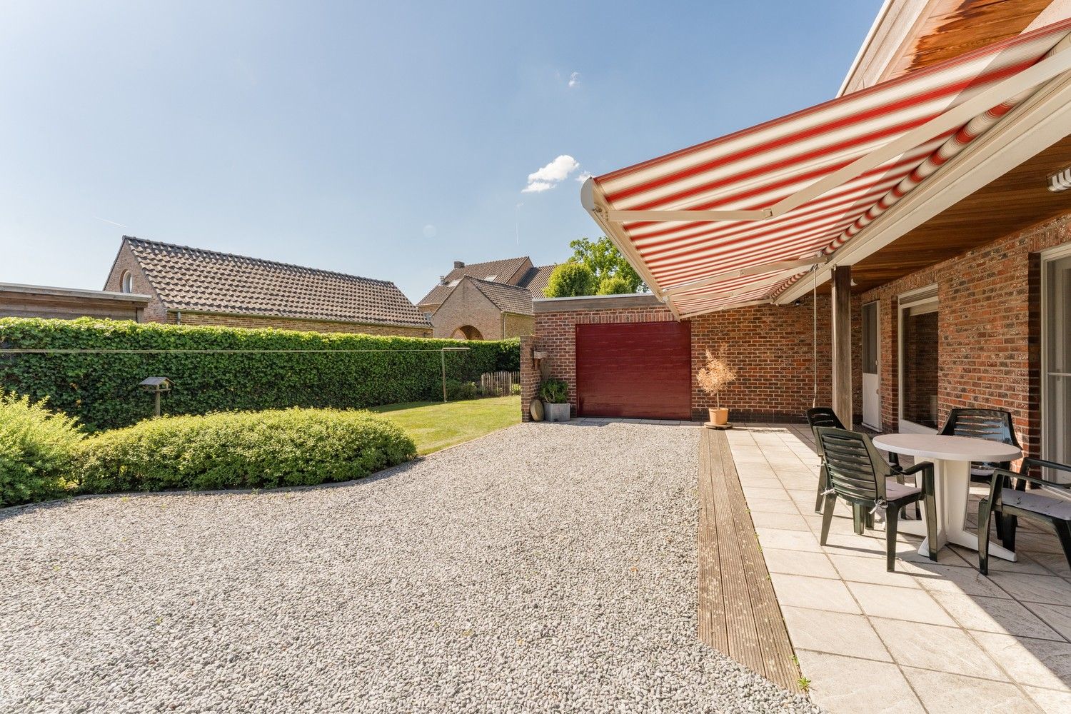 Gelijkvloerse 3 SLK woning op een mooi onderhoudsvriendelijk perceel foto 7