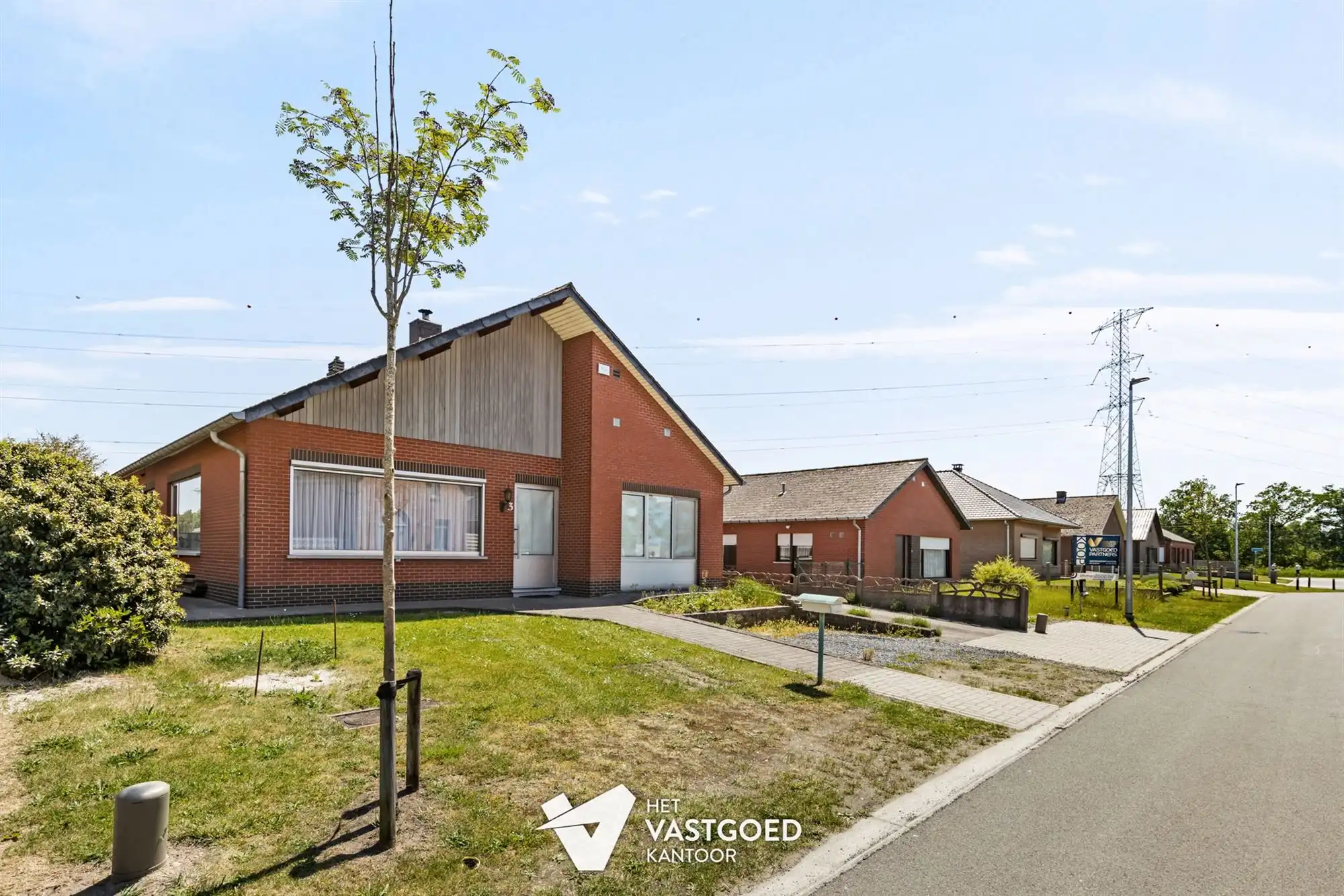 INSTAPKLARE GELIJKVLOERSE WONING MET 4 SLPKS OP RUSTIGE LIGGING foto 2