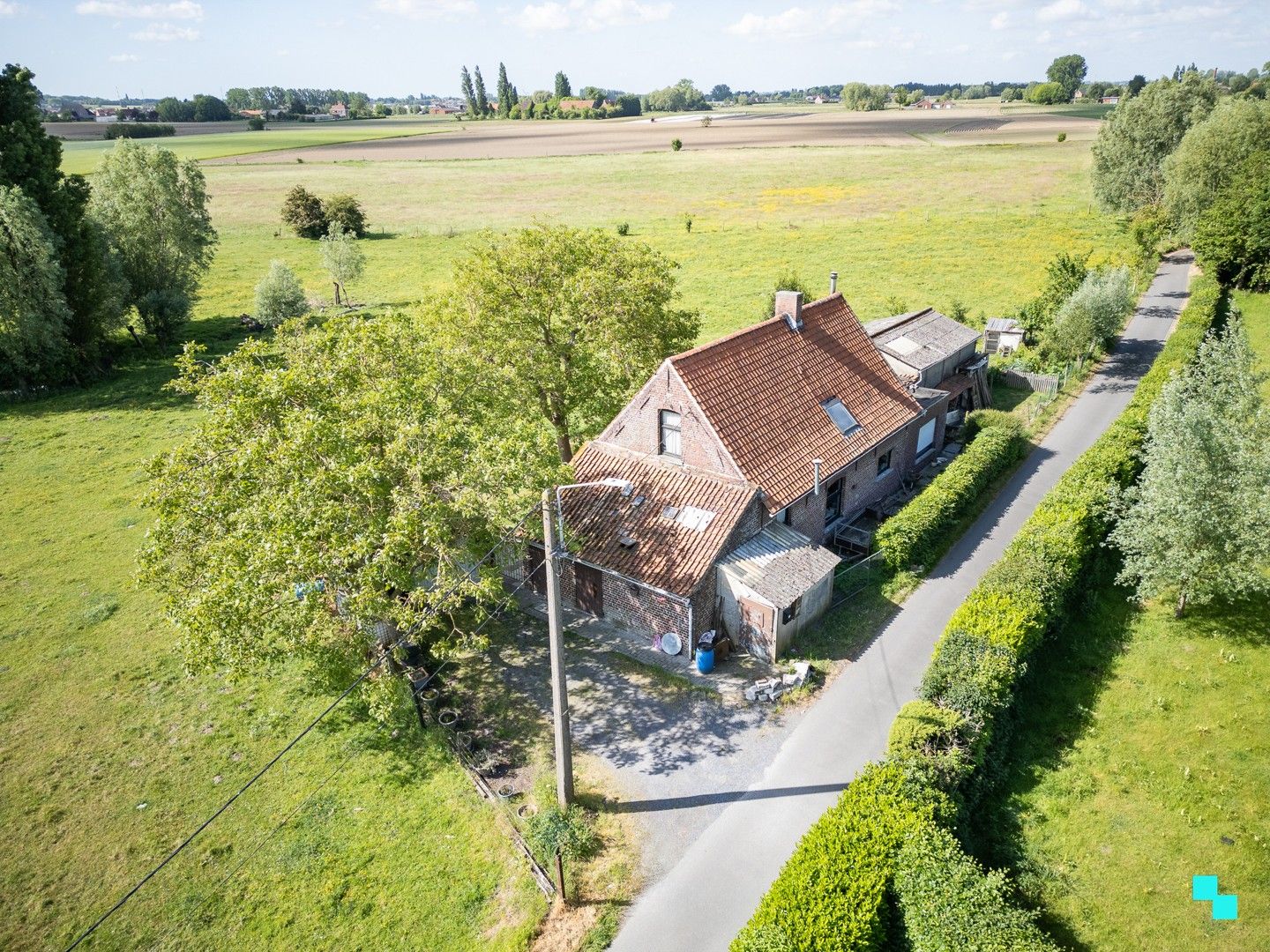 Compleet te renoveren / af te breken ééngezinswoning, landelijk gelegen op grens Izegem / Lendelede foto 3