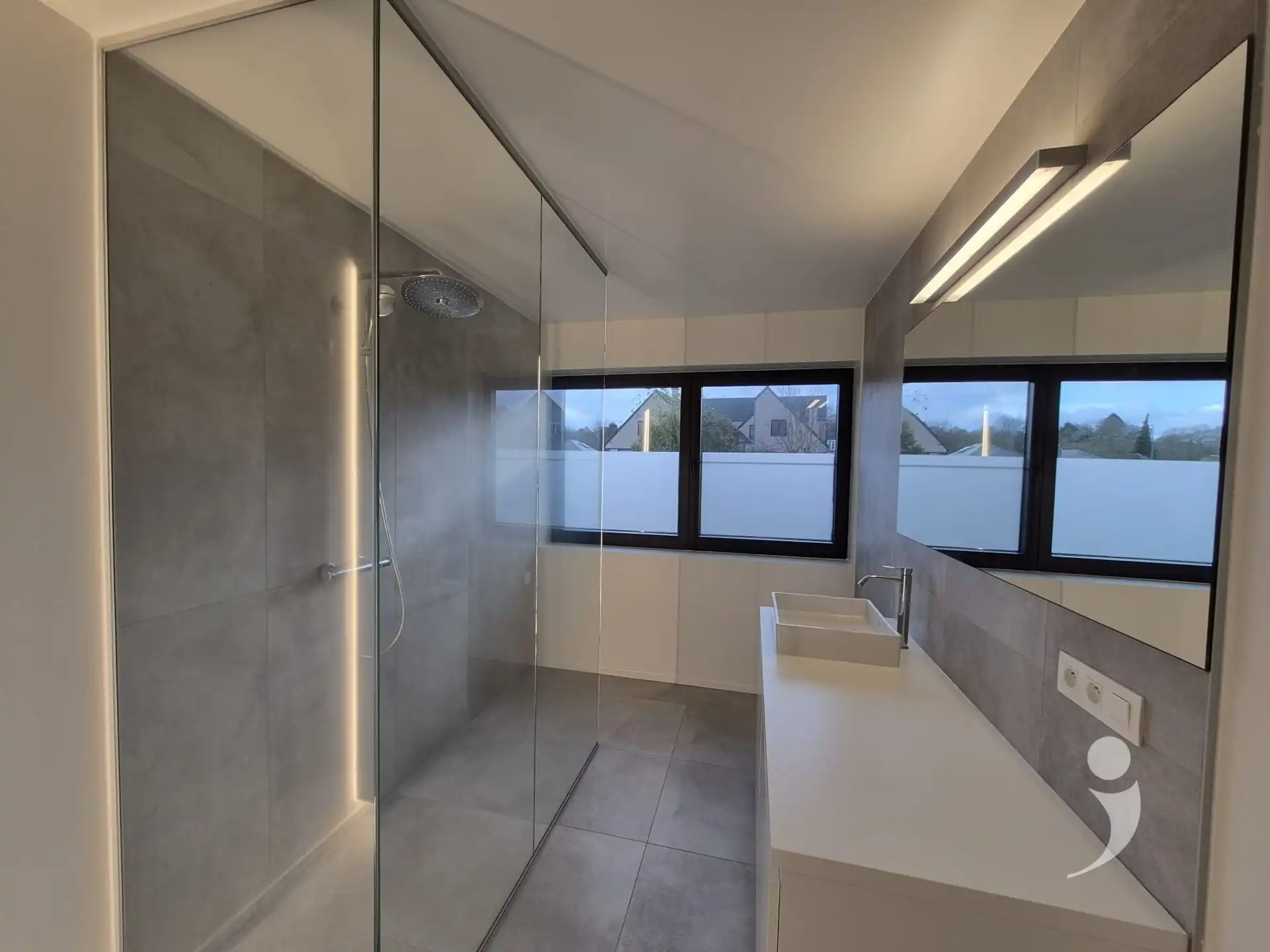 ééngezinswoning in een rustige wijk foto 21