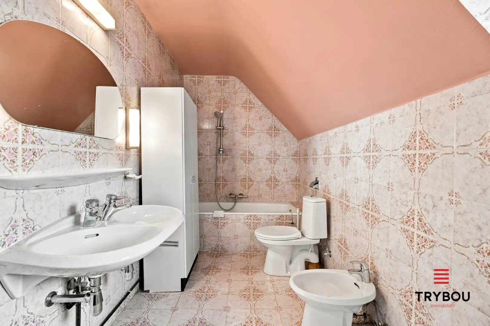 Ruime alleenstaande villa op een royaal perceel van 1265m² foto 18