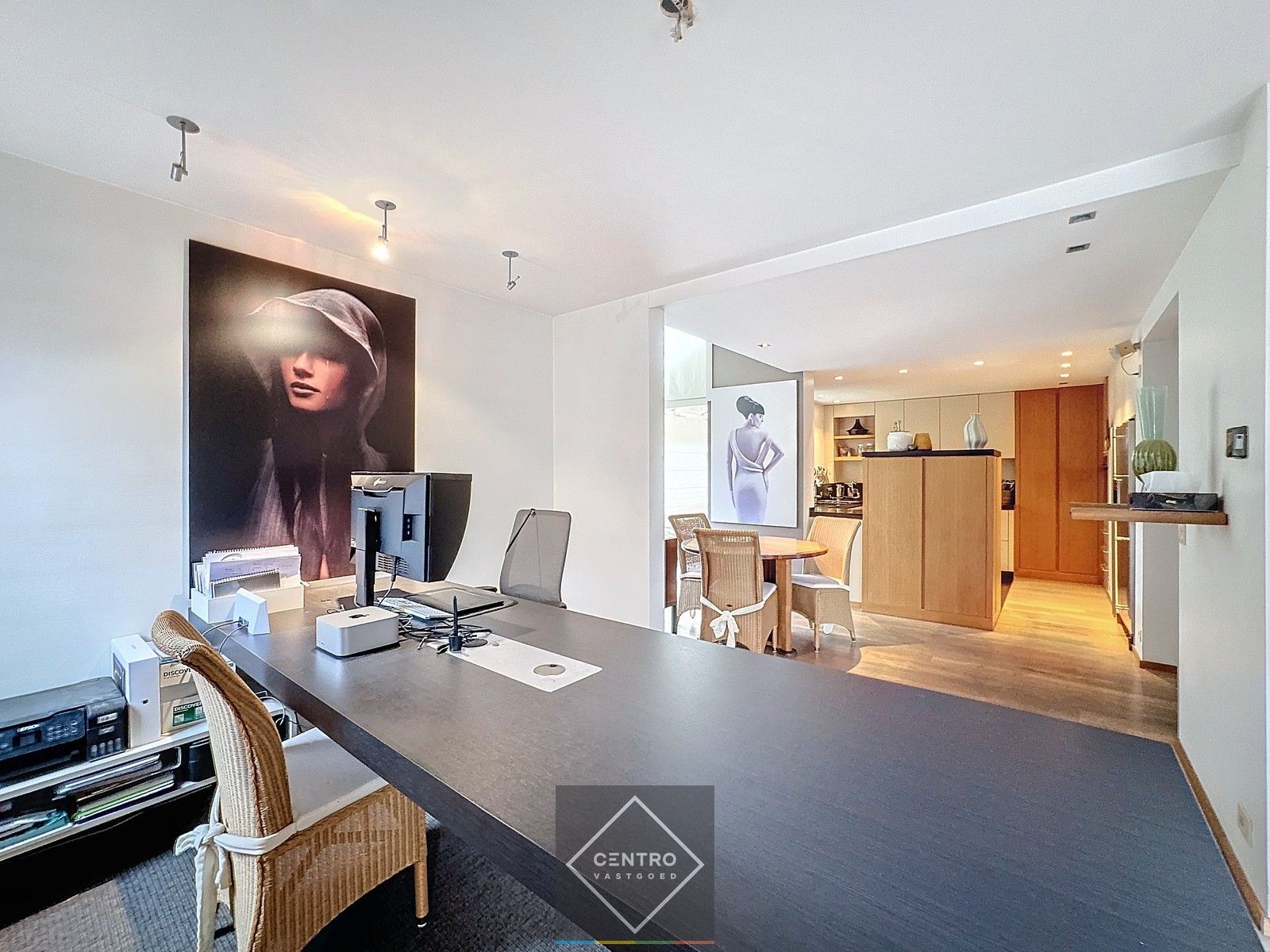 Prachtig BEDRIJFSPAND, bestaande uit MAGAZIJN (576m2 + tussenverdieping), BURELEN en instapklare, alleenstaande WONING. Op ambachtelijke zone te Aalter. foto 23