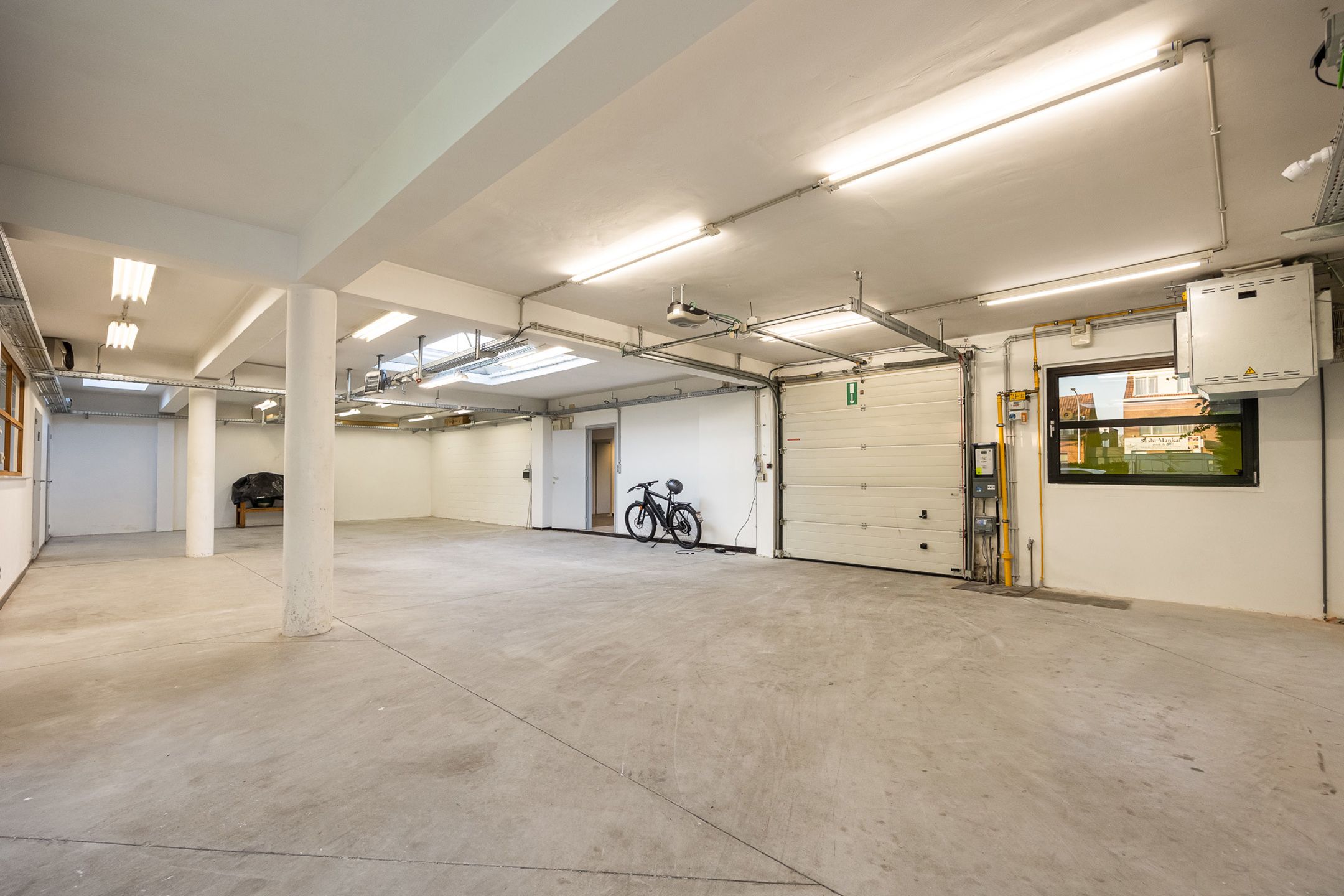 Moderne HOB met 4 slpks + kantoren en magazijnruimte  foto 43
