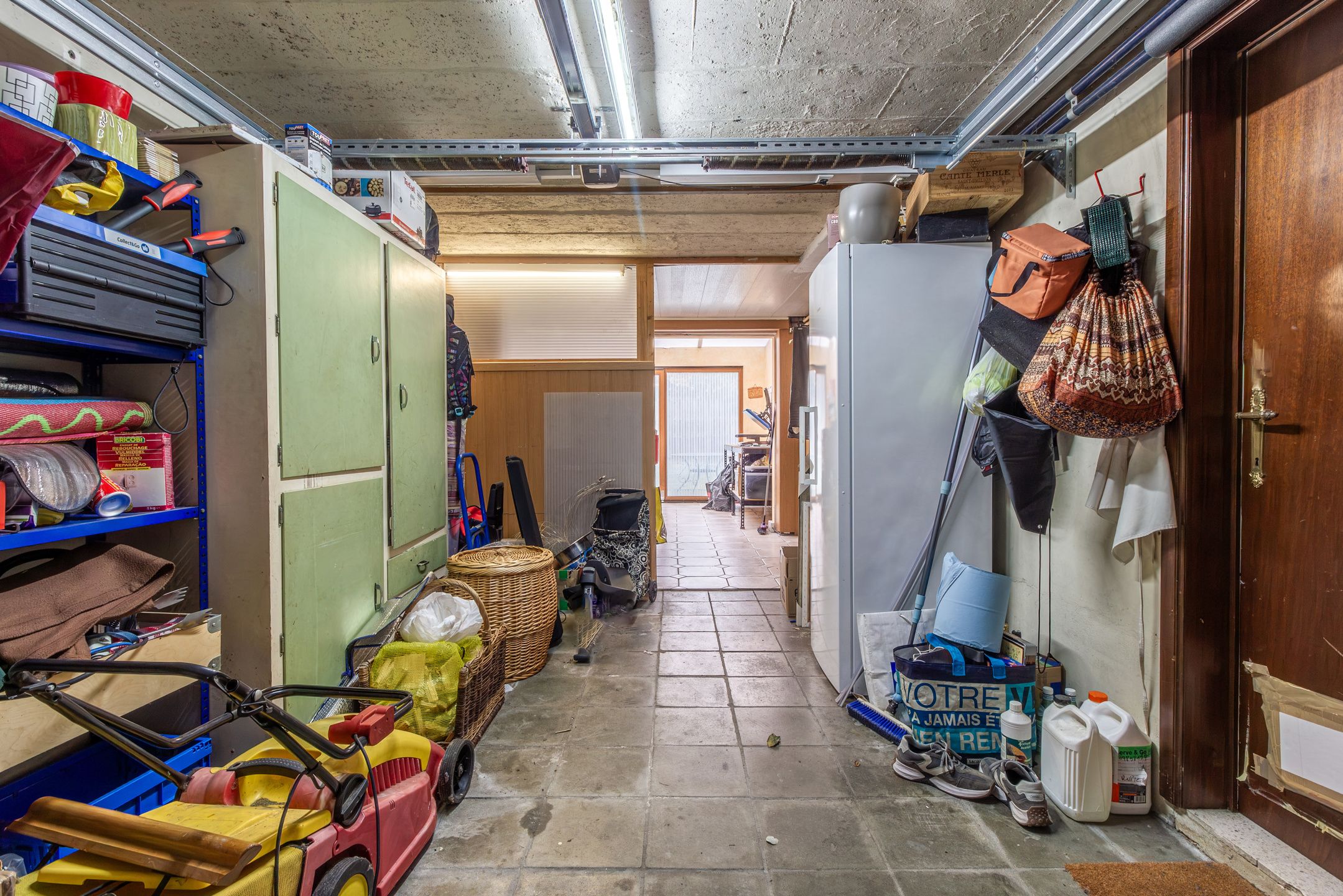 Charmante gezinswoning met potentieel, grote oprit en tuin foto 14