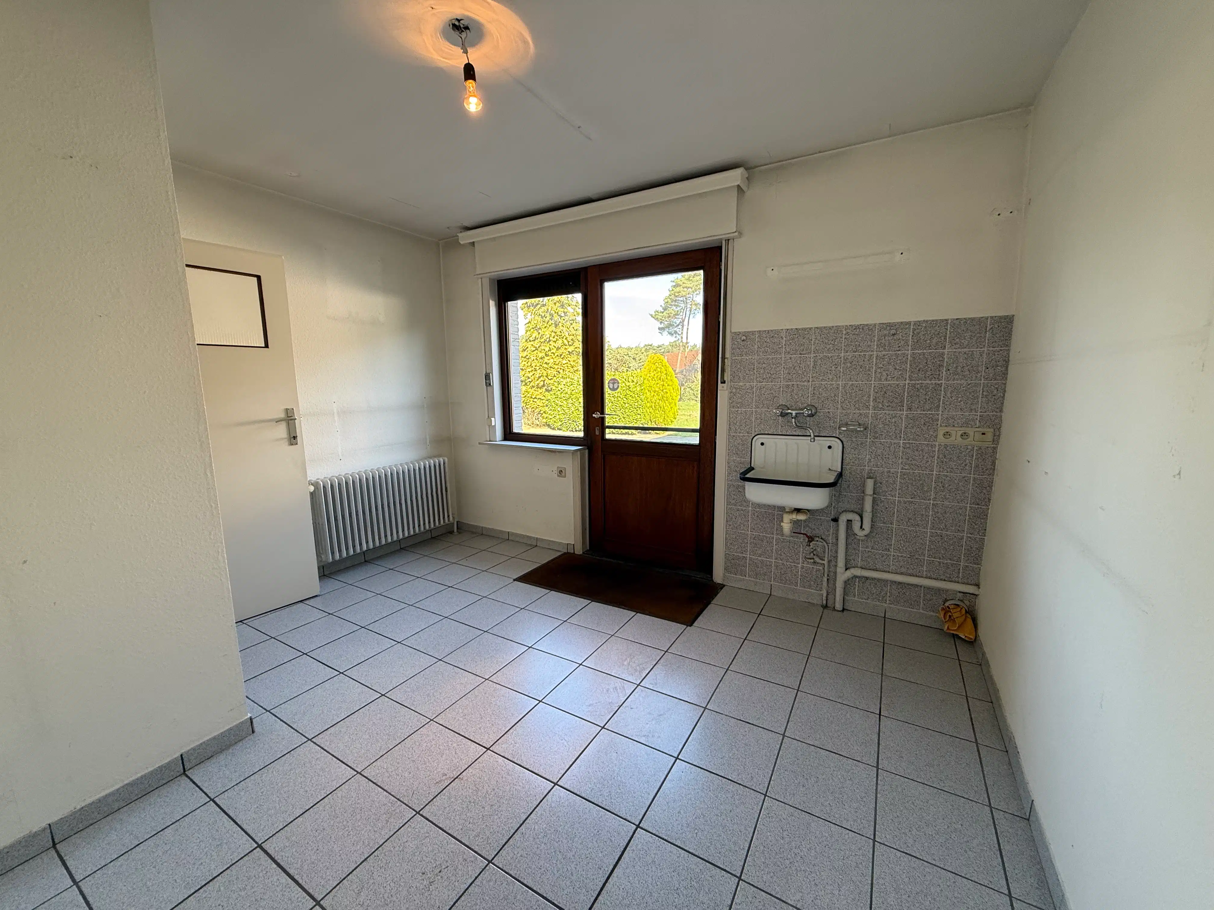 Gelijkvloerse halfopen woning met praktische tuin in Lanaken foto 12