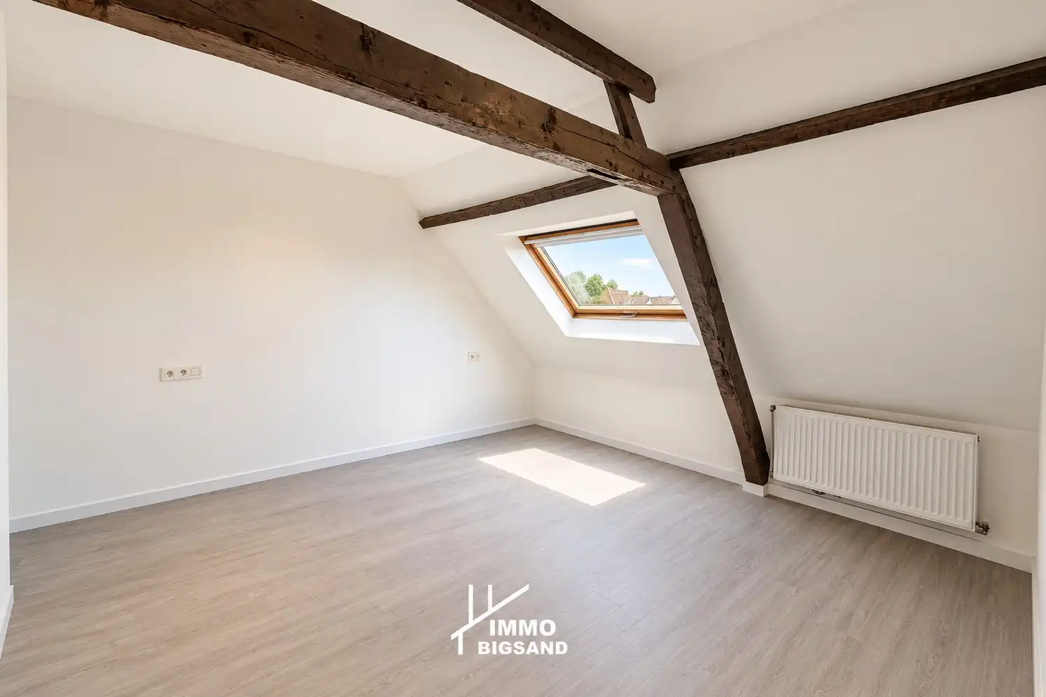 Volledig gerenoveerde woning met tuin en 3 slaapkamers met uitweg foto 17