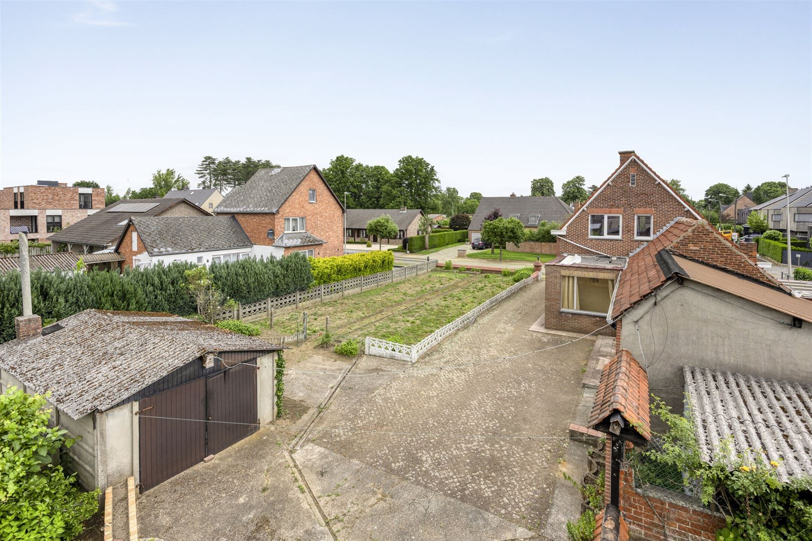 TE KOOP: Woning met 3 slaapkamers op breed perceel! foto 2