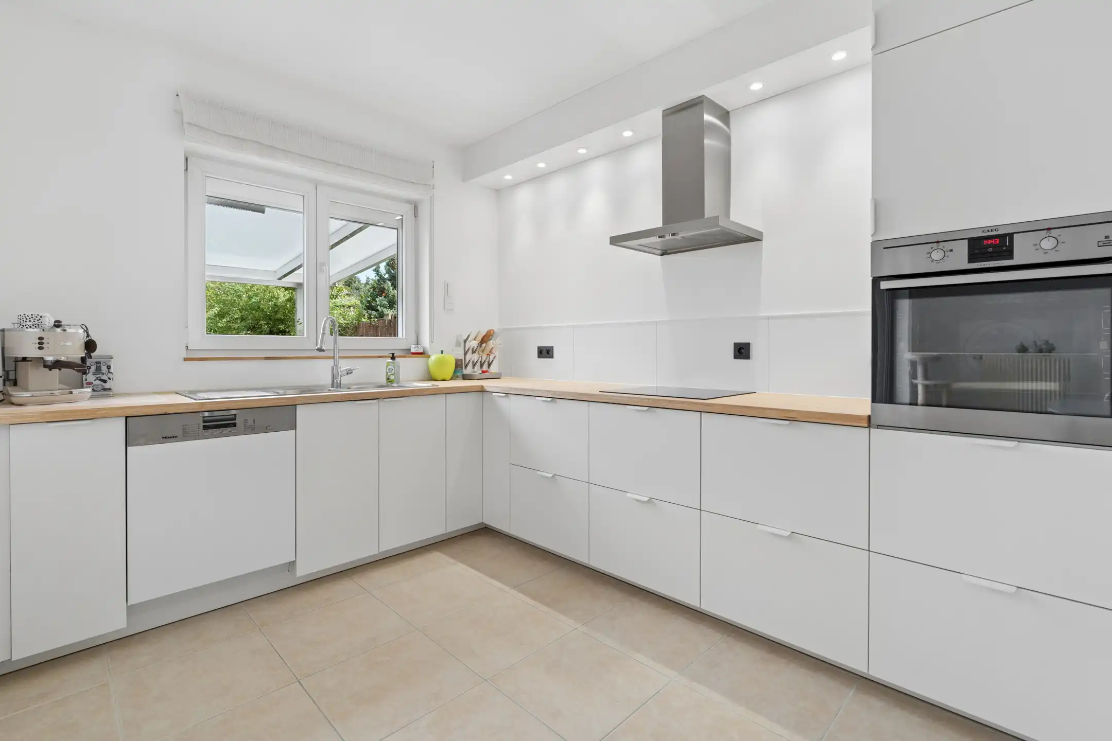 Ruime gezinswoning met garage en 5 slaapkamers.  foto 5