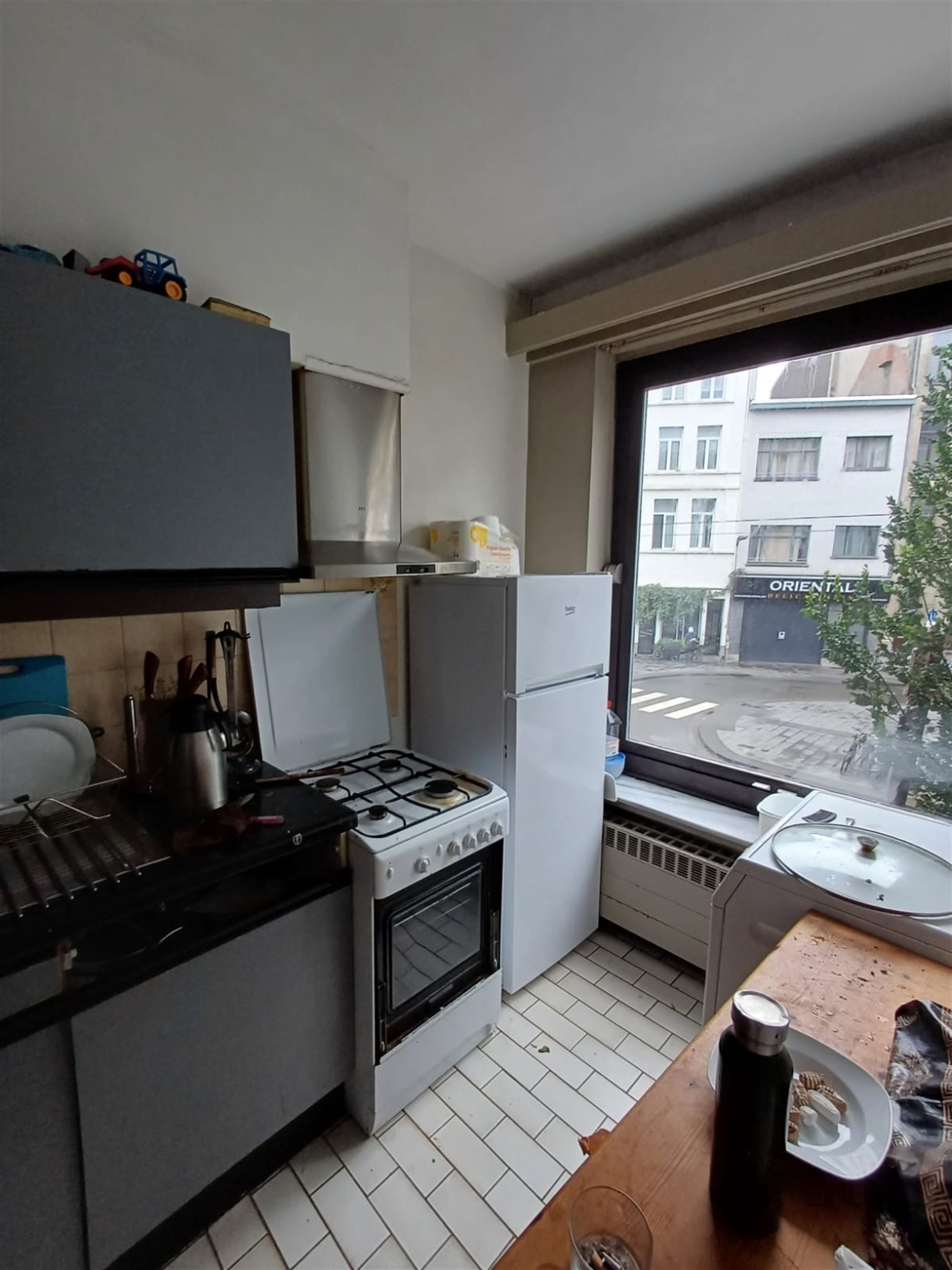 gebouw met 8 te renoveren 2 slaapkamerappartementen foto 5