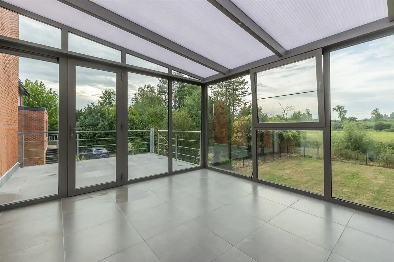 Volledig gerenoveerde woning met 3 slpk., veranda en magnifiek zicht vandaaruit foto 12