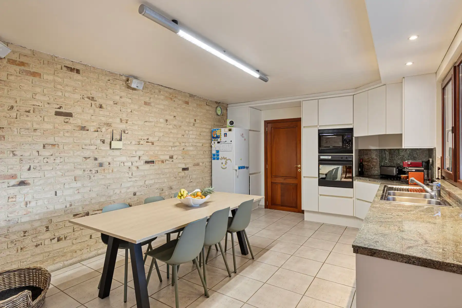 Ruime villa met LOODS! foto 6