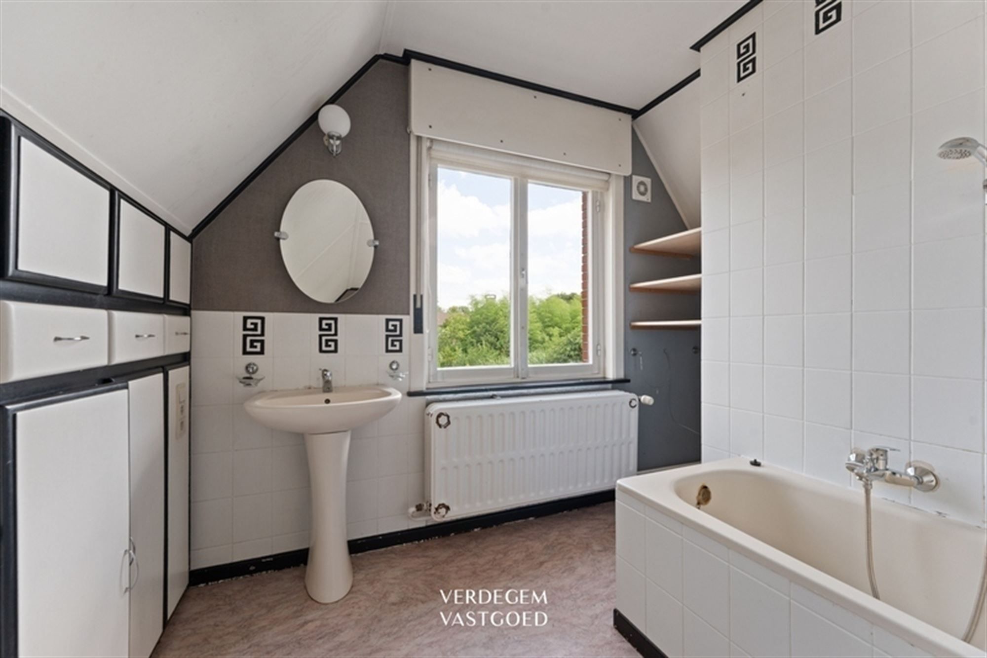 Karaktervolle woning met jaren '50 charme, 3 slaapkamers, garage en gezellige tuin foto 13
