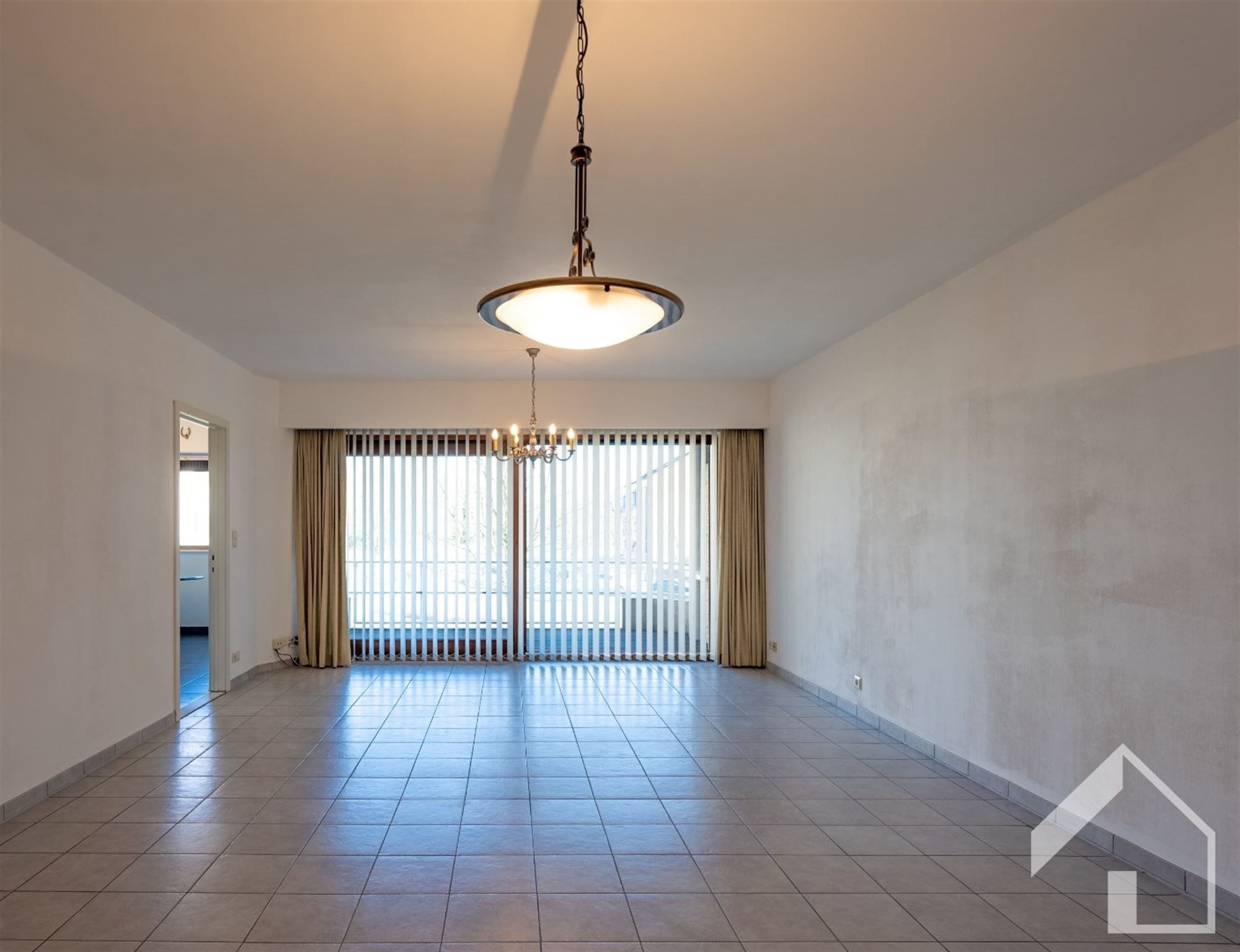 Rustig en ruim 2 slaapkamer appartement , lift en terras foto 4