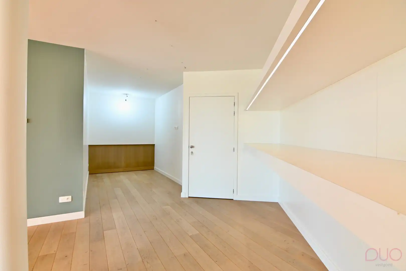 Handelspand op commerciële locatie met  luxueuze penthouse tussen de boomgaarden foto 10