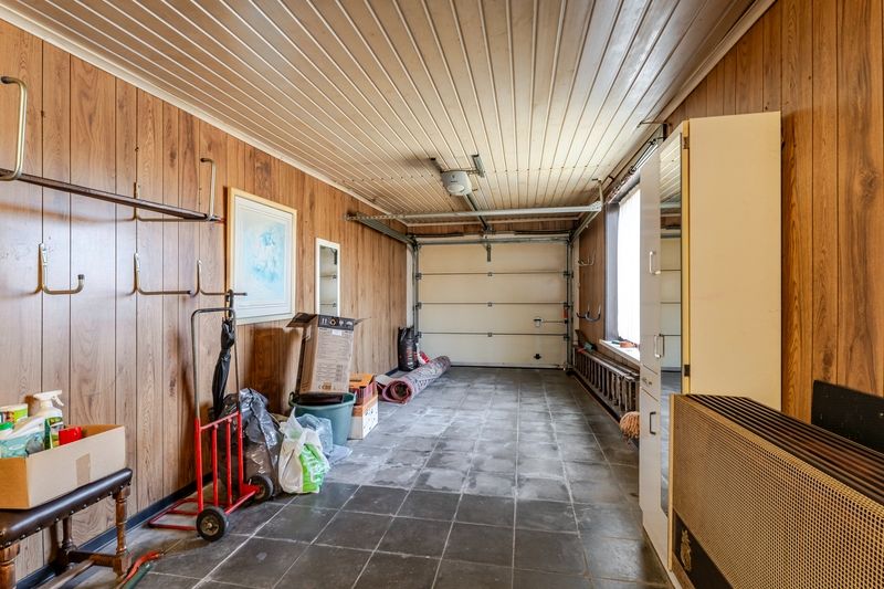 Roeselare-stadsrand. Uiterst verzorgde en goed gelegen woning met 3 slaapkamers en aparte ingang garagestraat. Gunstig EPC & conform elektriciteitsattest ! foto 16