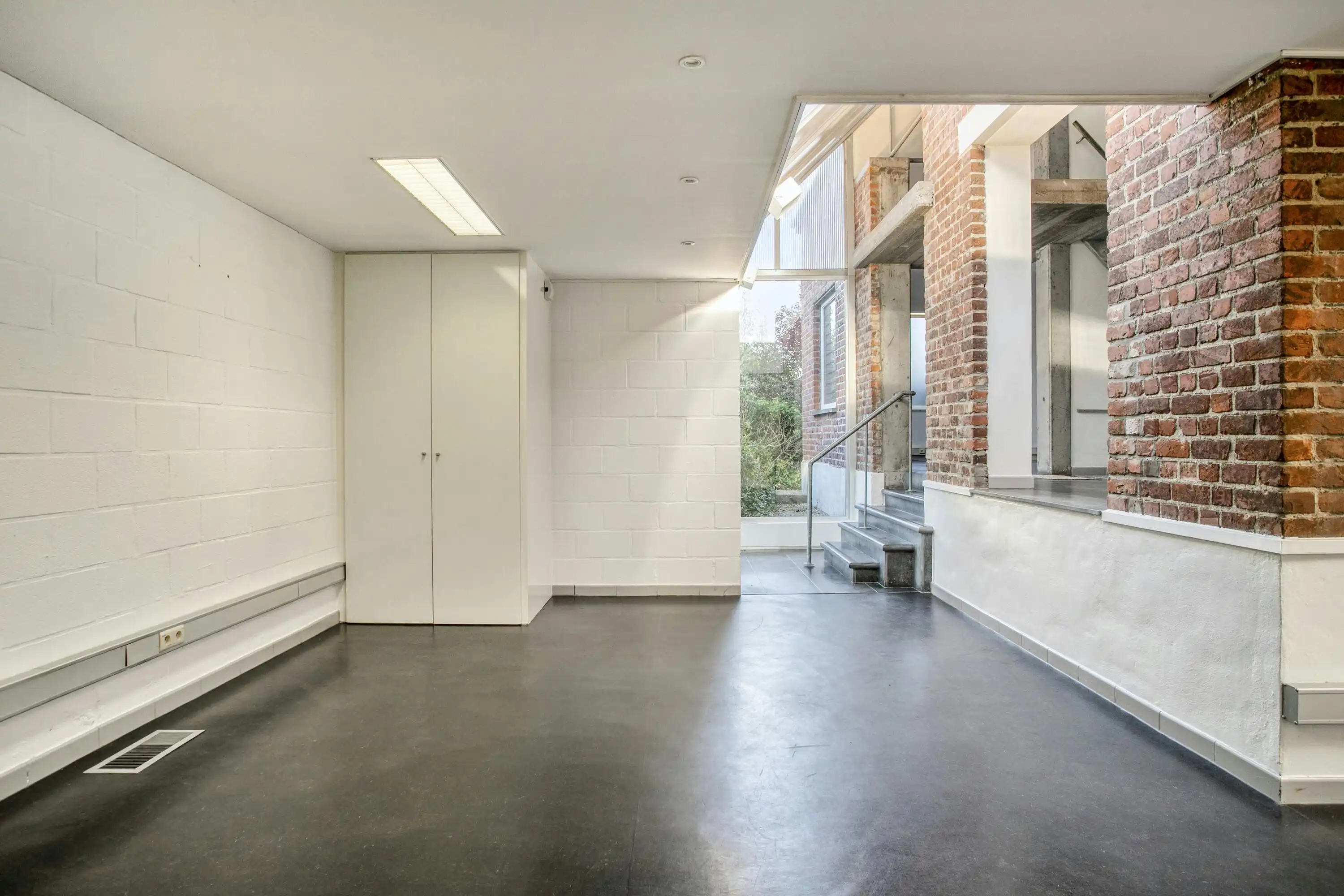 Huis met kantoorruimte en atelier te koop in Waregem foto 4
