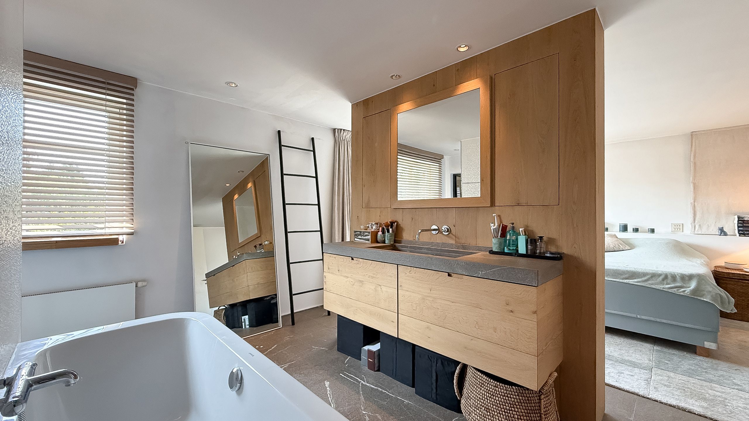 Exclusieve villa met zwembad, gelegen in een groene omgeving foto 23