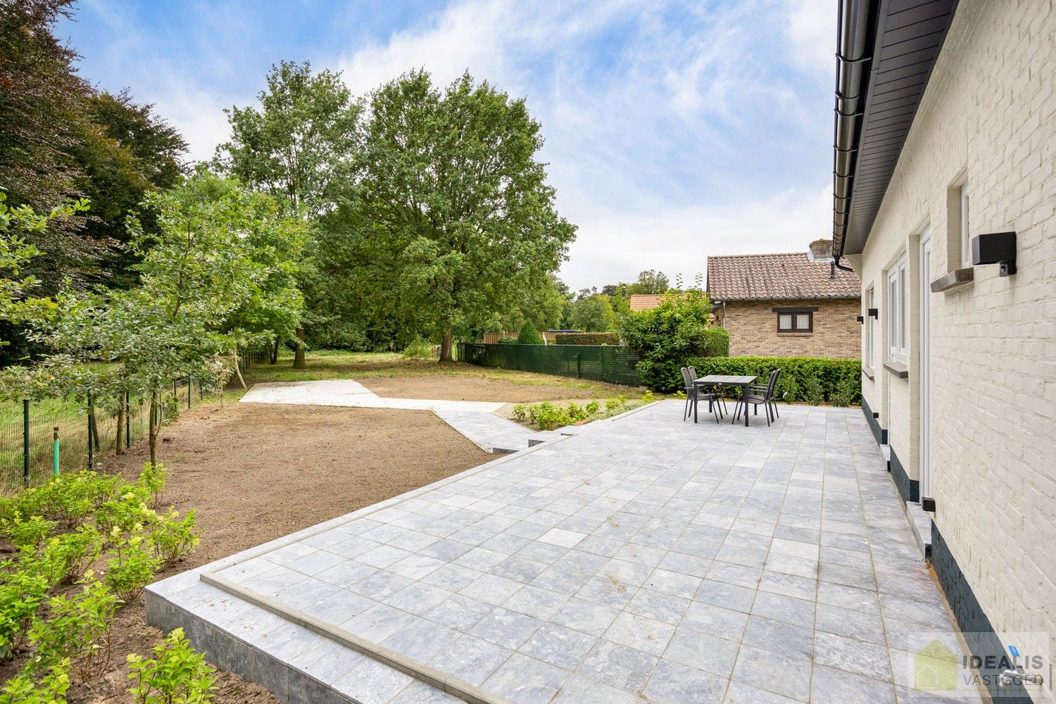 PRACHTIG GELEGEN EN INSTAPKLARE VILLA IN NIEUWBOUWSTAAT! foto 36