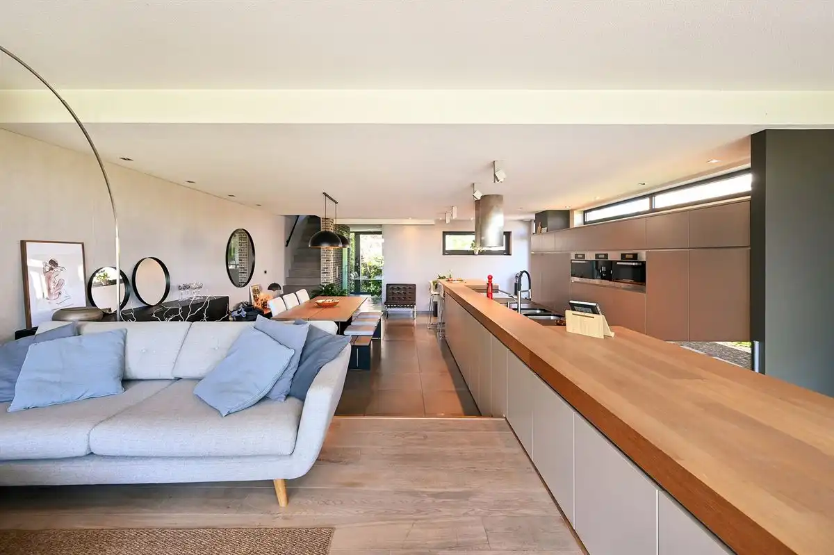 Moderne gezinswoning met zwembad, home office en prachtig uitzicht foto 12