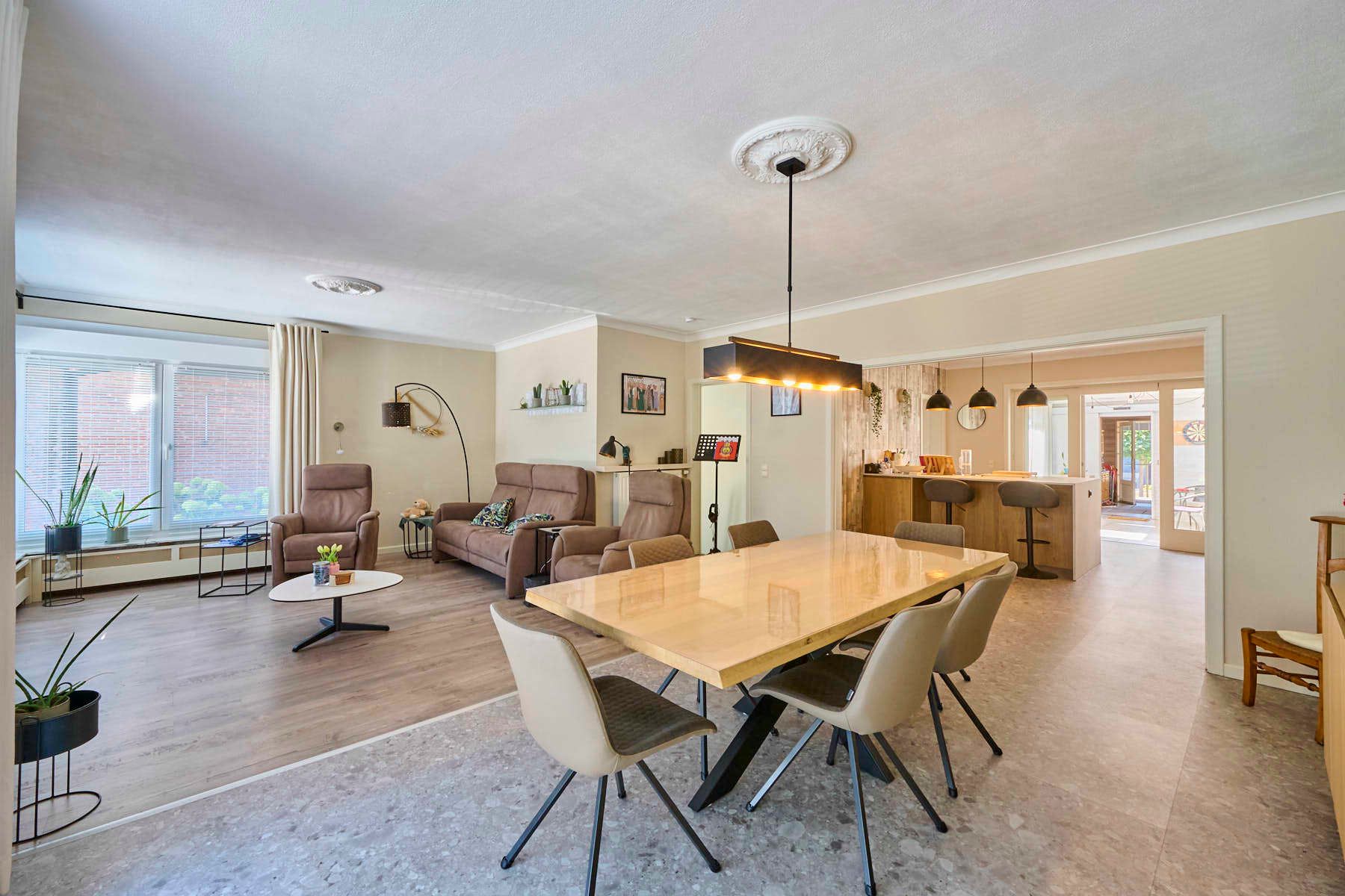 Huis te koop foto {{pictureIndex}}