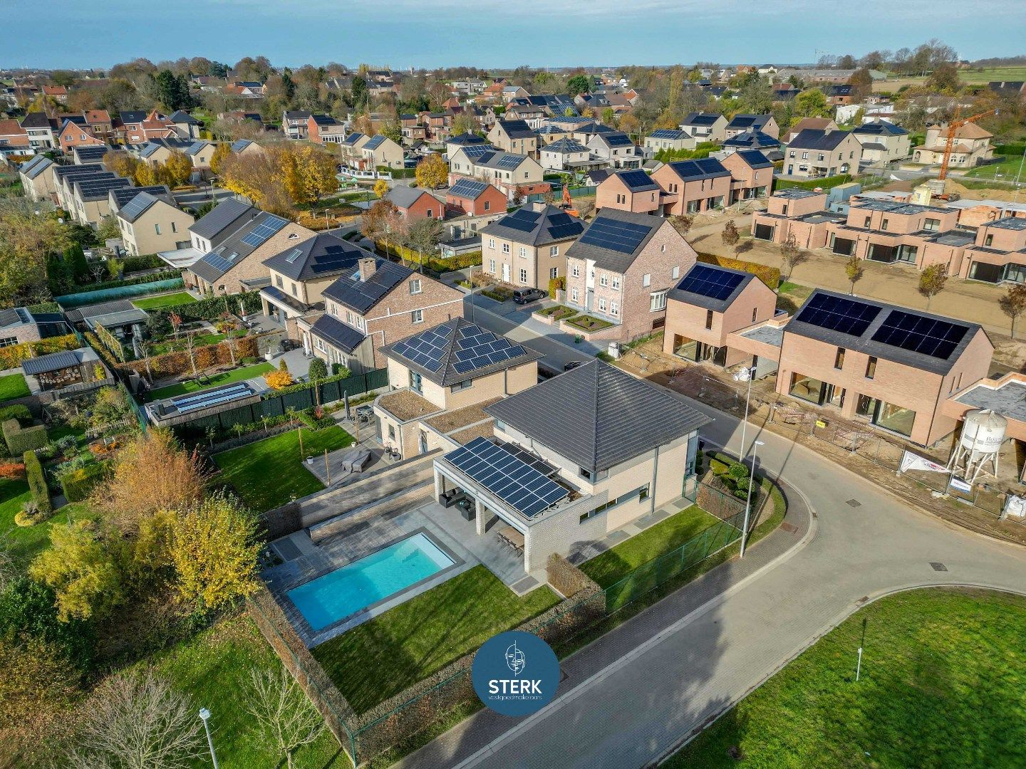 INSTAPKLARE GEZINSWONING MET EEN BEWOONBARE OPP. VAN 390 M² TE ZUSSEN !  foto 4