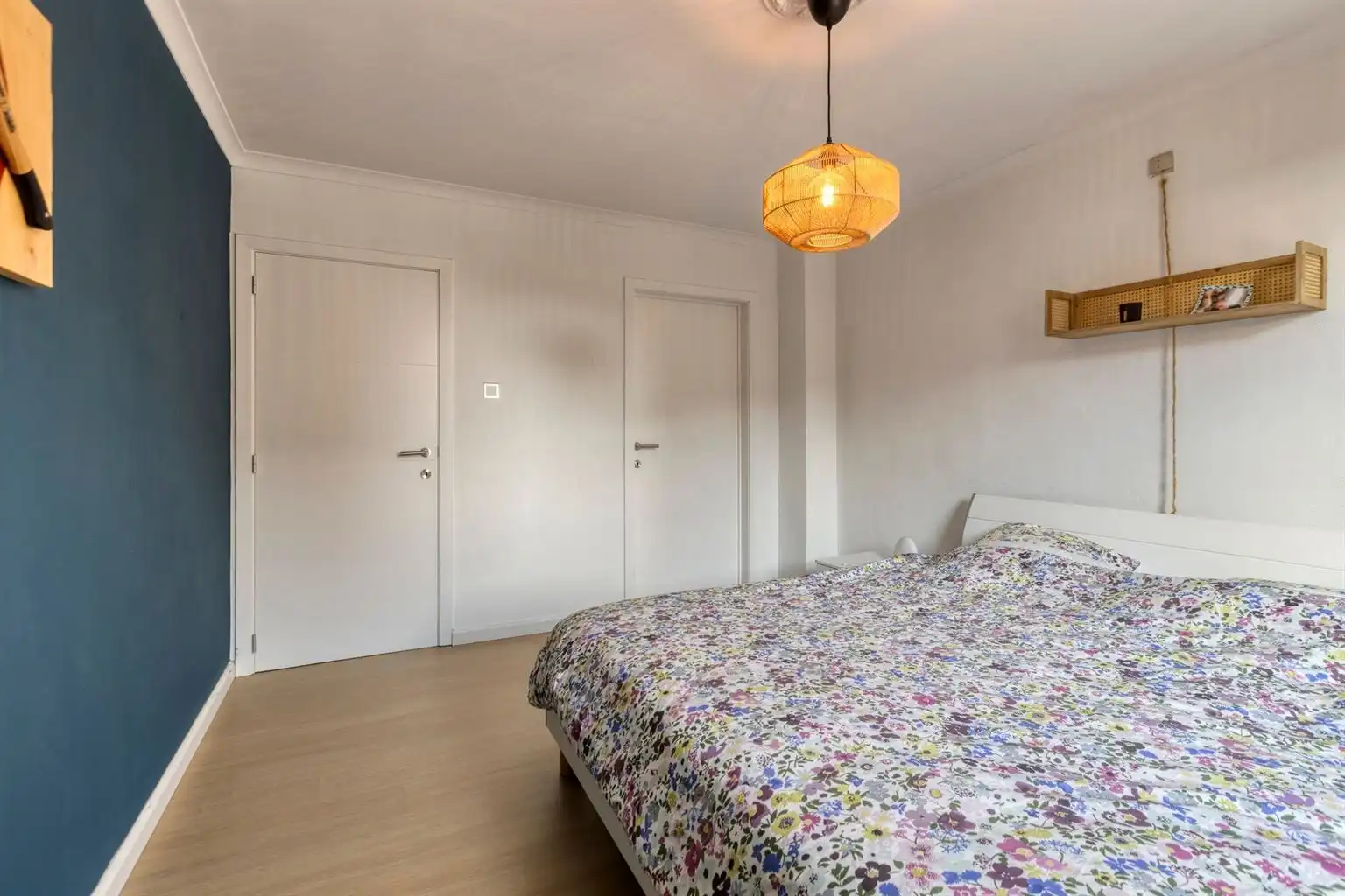 Gerenoveerde stadswoning met 2 slaapkamers, gezellige koer en ruime garagebox op wandelafstand van het centrum van Maaseik. foto 15