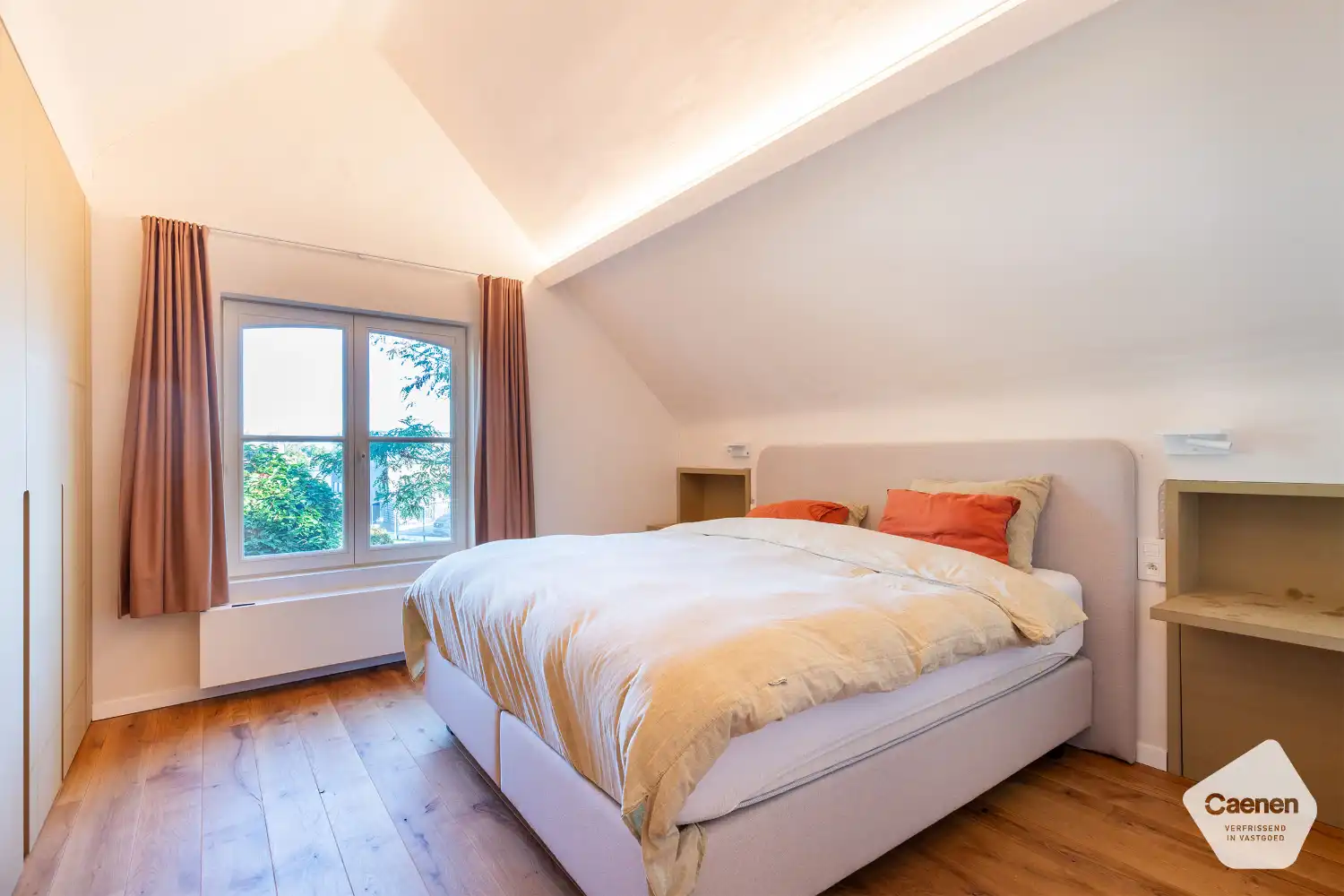 Prachtige smaakvolle gerenoveerde villa met uniek bijgebouw op een perceel van 2021m²  en 5 slaapkamers. foto 15